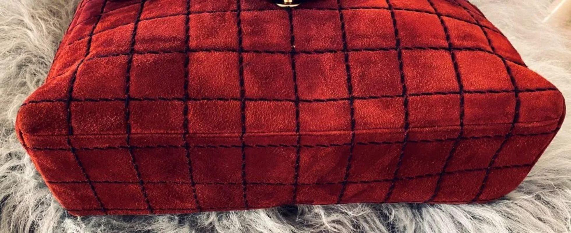 Classic Jumbo Chanel Knit Flap Burgundy Shoulder / Hand bag For Sale 2