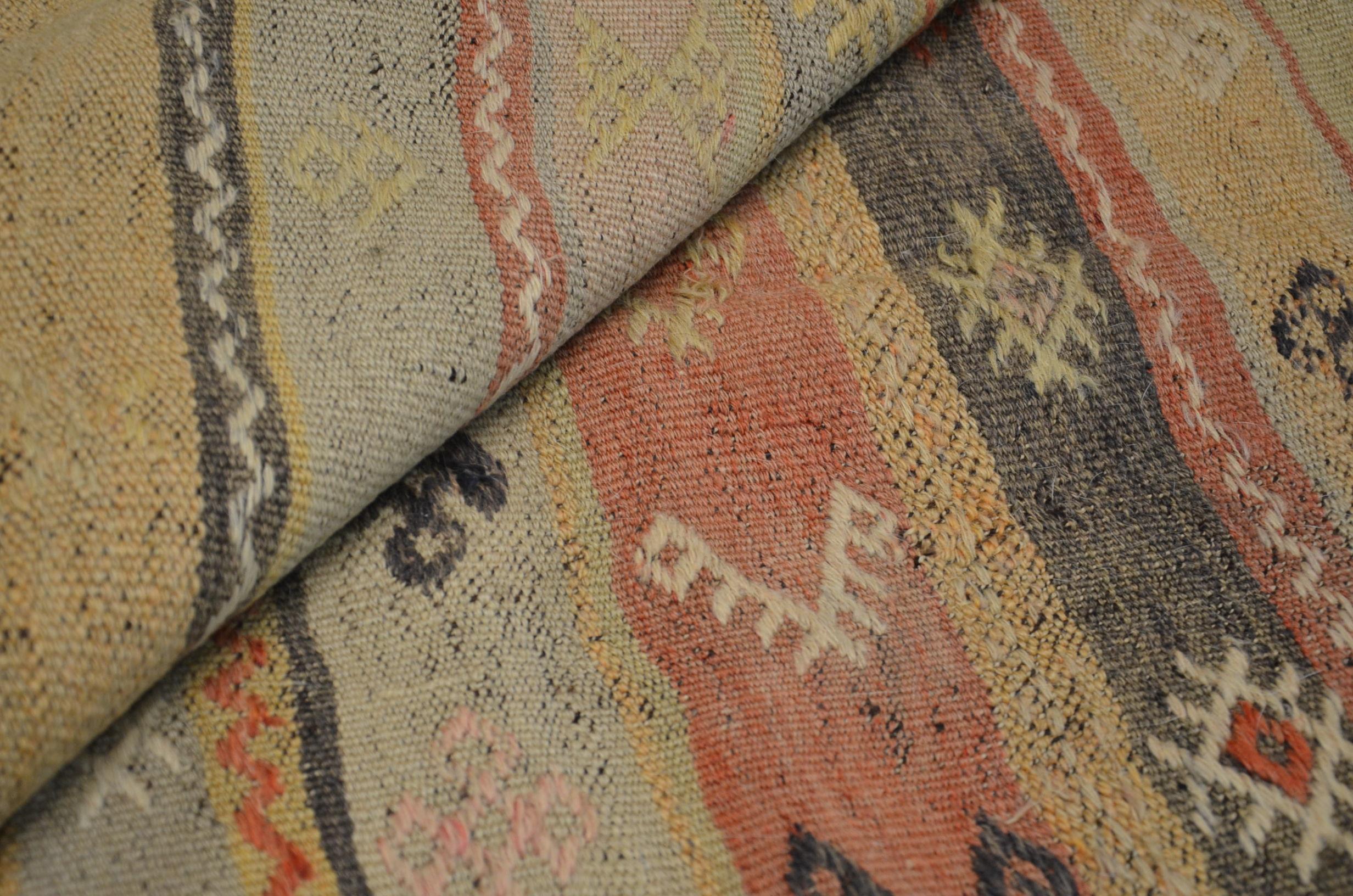 Classic Kilim. 2.30 x 1.65 m In Excellent Condition For Sale In MADRID, ES
