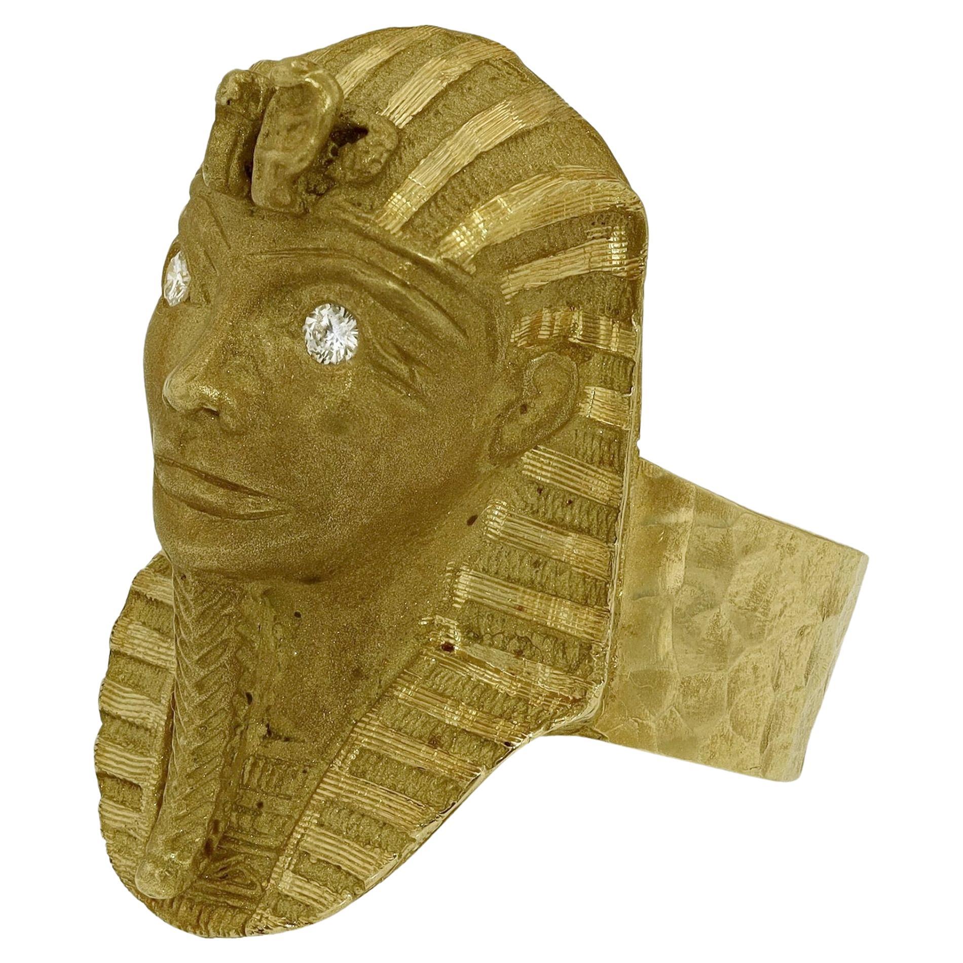 Classic King Tut 18K Gold Ring From Robert Mitchum Estate