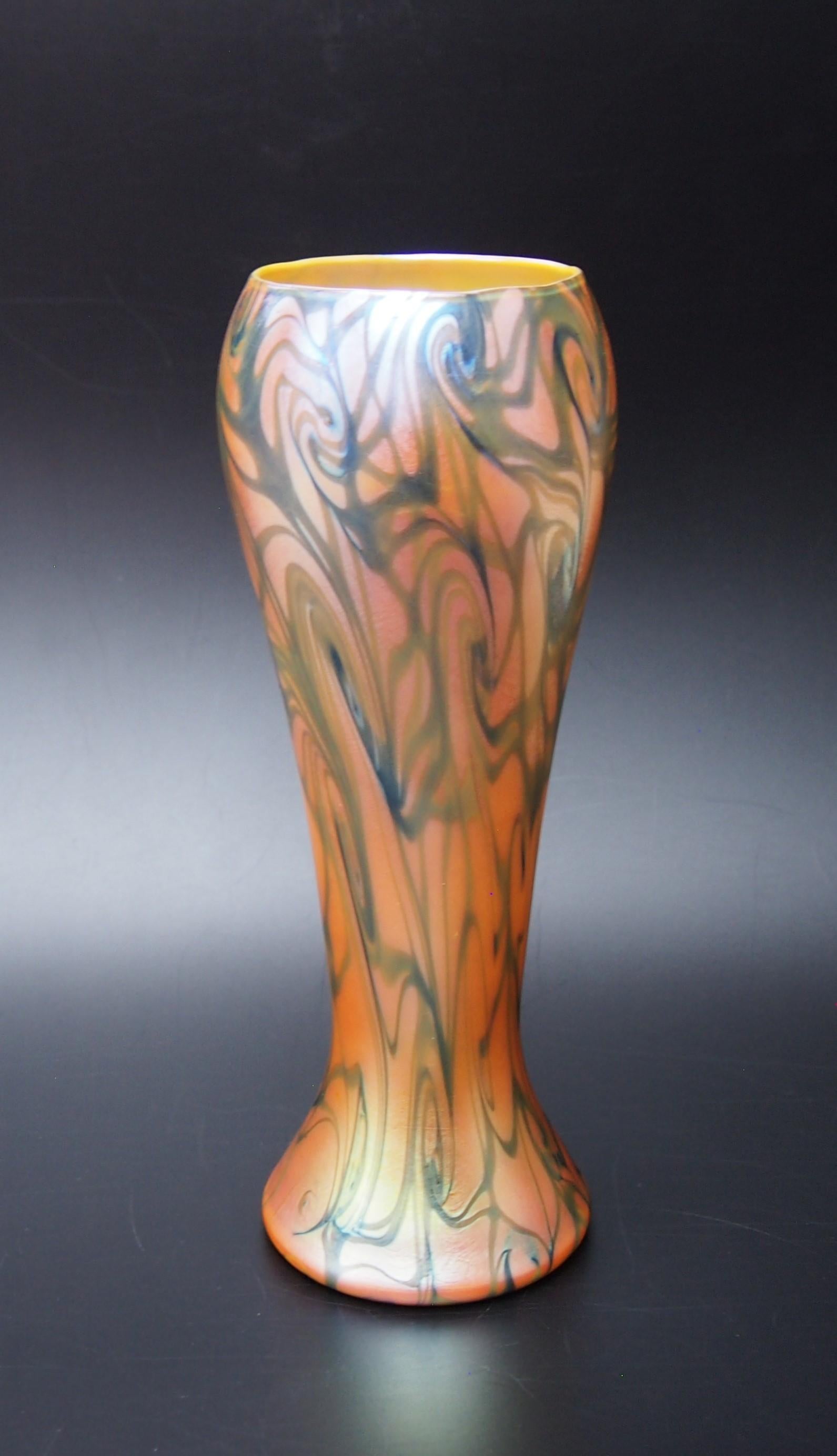 Vase classique en verre américain Quezal 