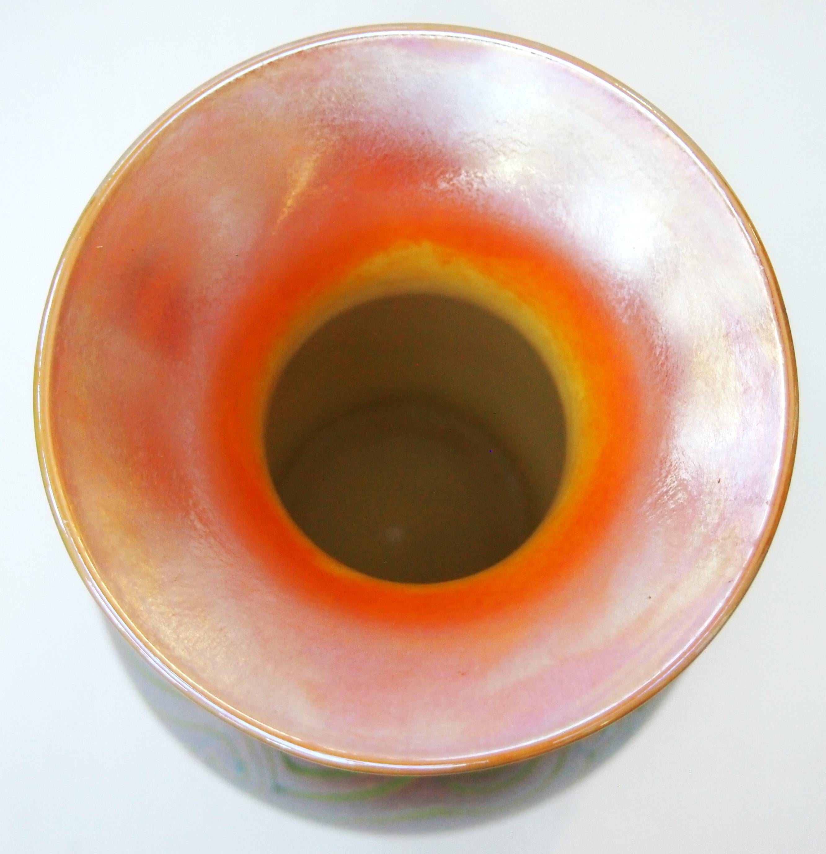 Inizio XX secolo Classico vaso di vetro americano 