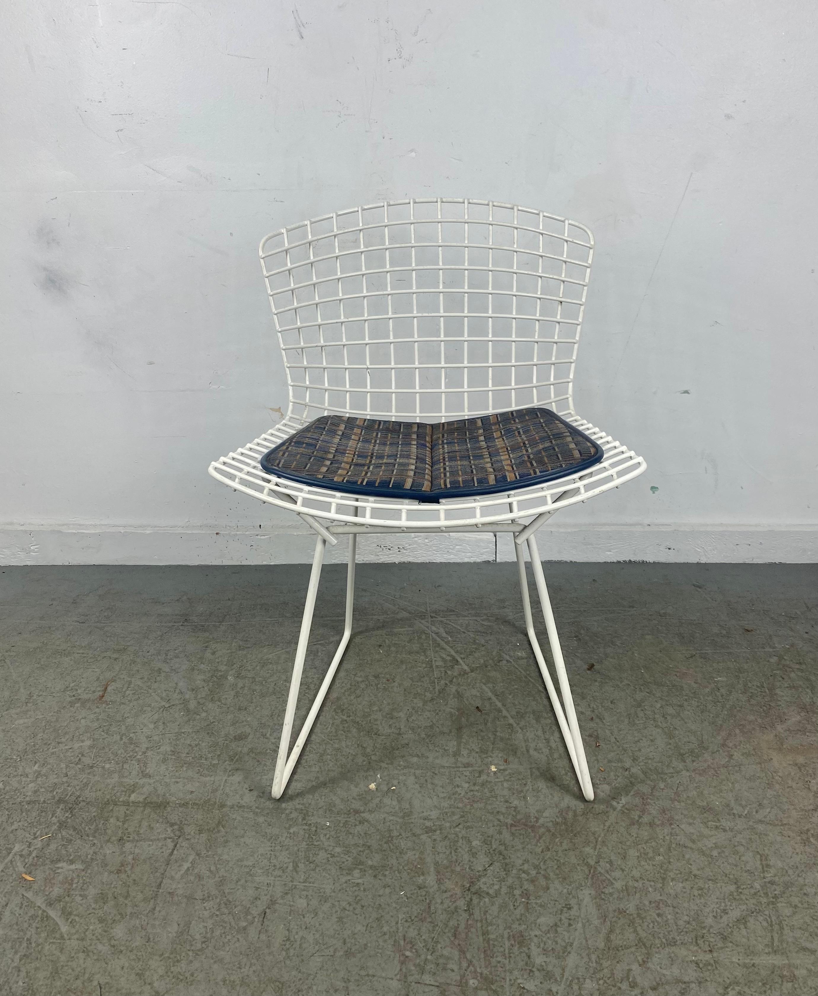 Classic Knoll Bertoia a Wire Mesh Side Chair, Early Custom Knoll Fabric Cushion In Excellent Condition In Buffalo, NY