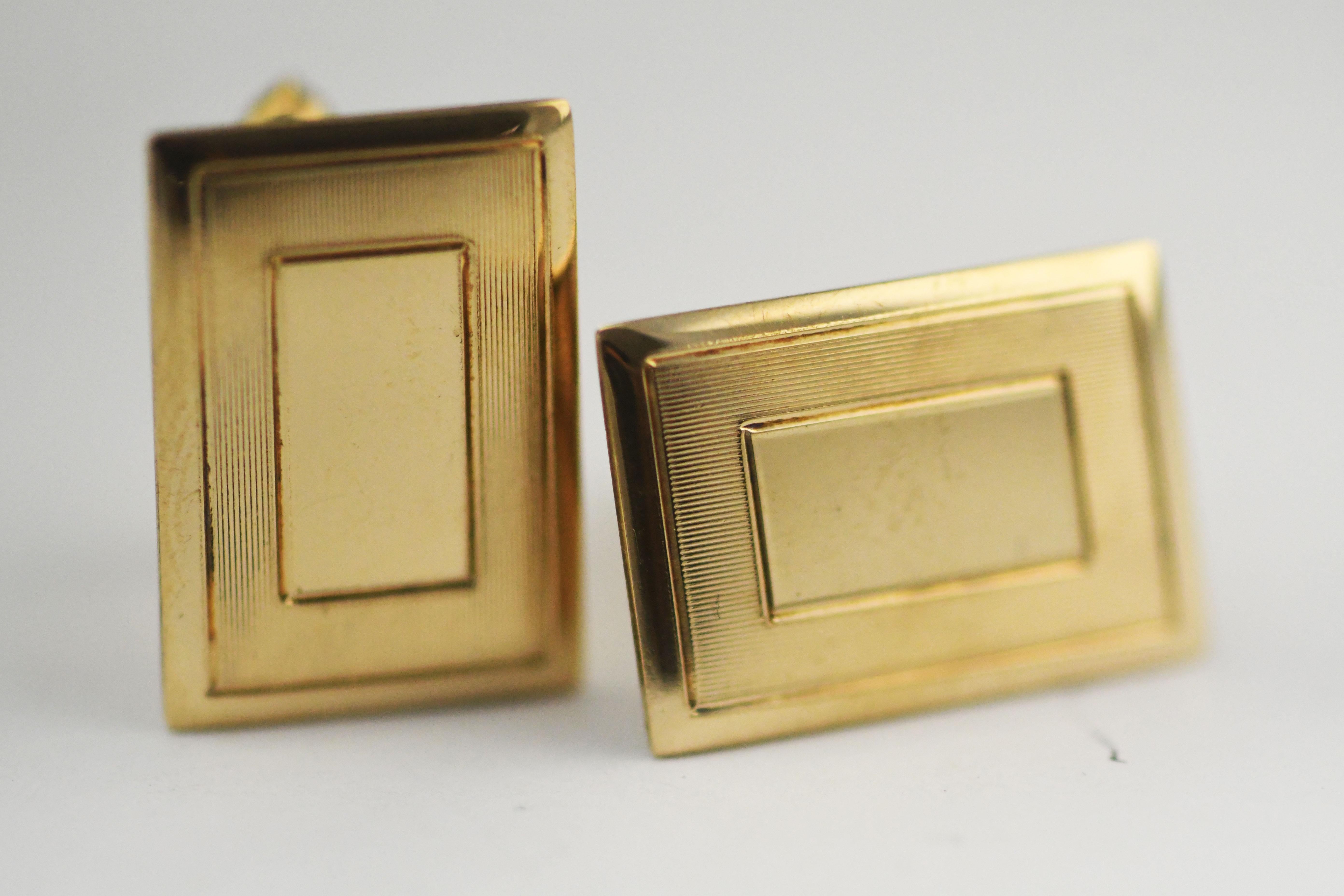Classic La Mode 10k Yellow Gold Rectangle Mens Cufflinks 8.2 grams Pieces are ready to be monogrammed. Beautiful and well built pieces.  21mm wide and 15mm tall.  They are 1