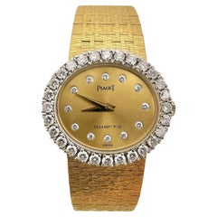 Classic Ladies Mid-20th Century Piaget, 18k Yellow Gold and Diamond Oval Watch (Montre ovale en or jaune 18k et diamants)