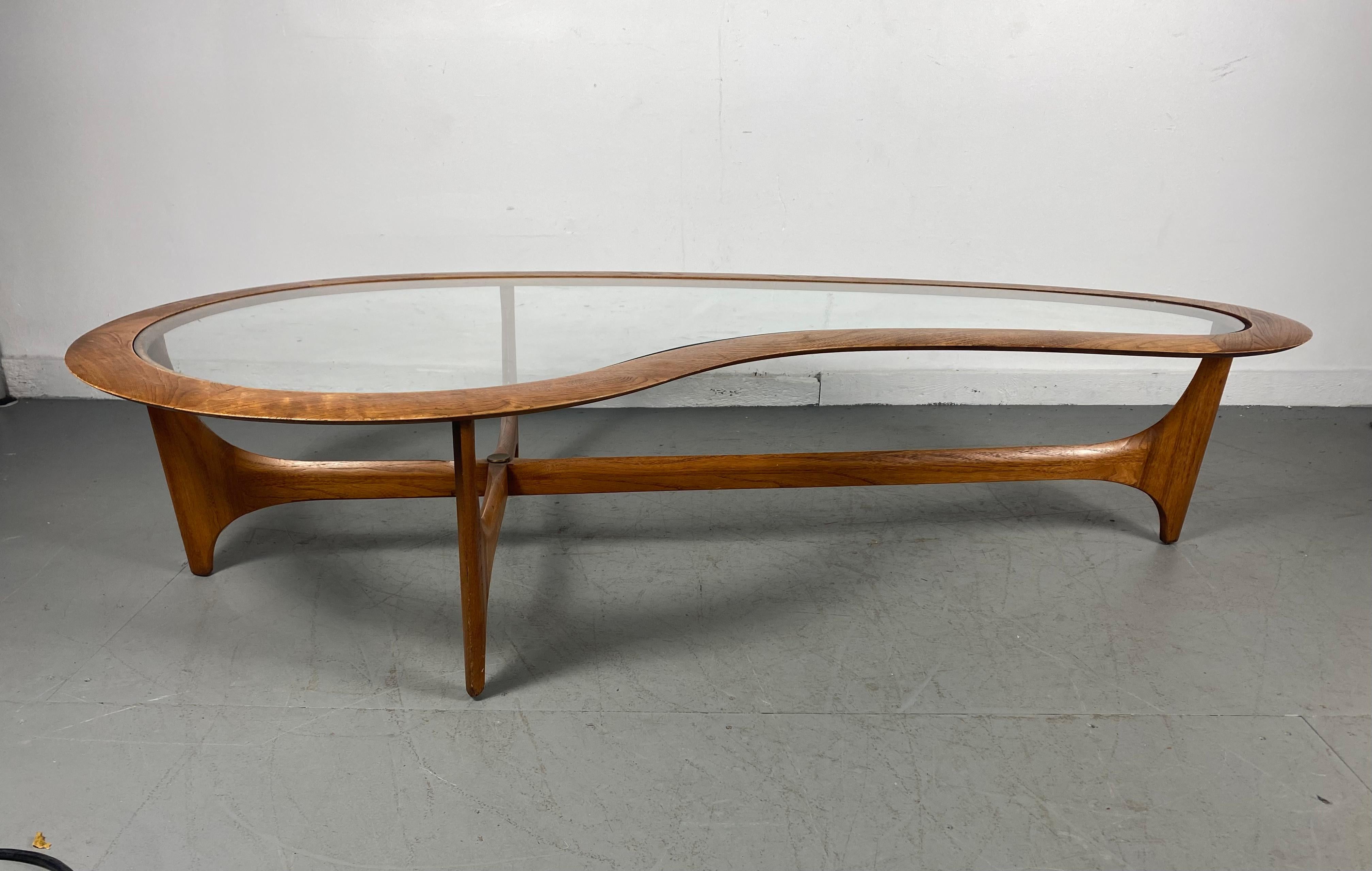 Classic Lane Glass and Walnut Kidney Shape Coffee / Cocktail Table In Good Condition In Buffalo, NY
