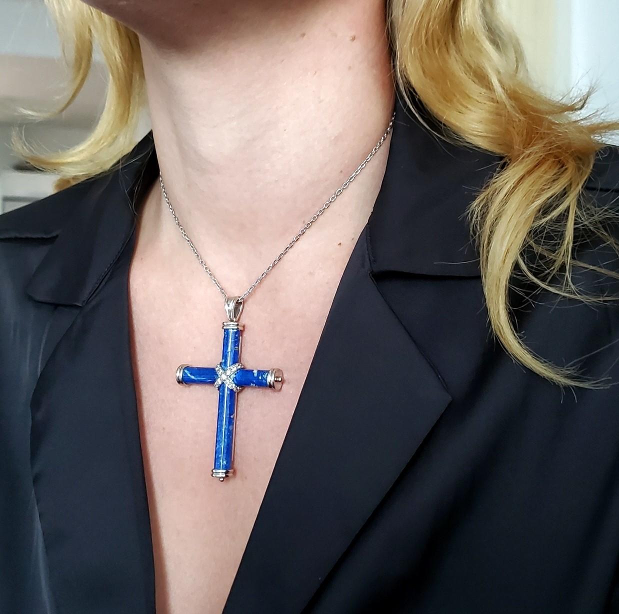 Lapis lazuli cross pendant.

Beautiful and colorful contemporary piece, crafted in Italy with classic patterns in solid white gold of 18 karats with high polished finish. Fitted on top with a movable link to display in a chain or necklace. Great