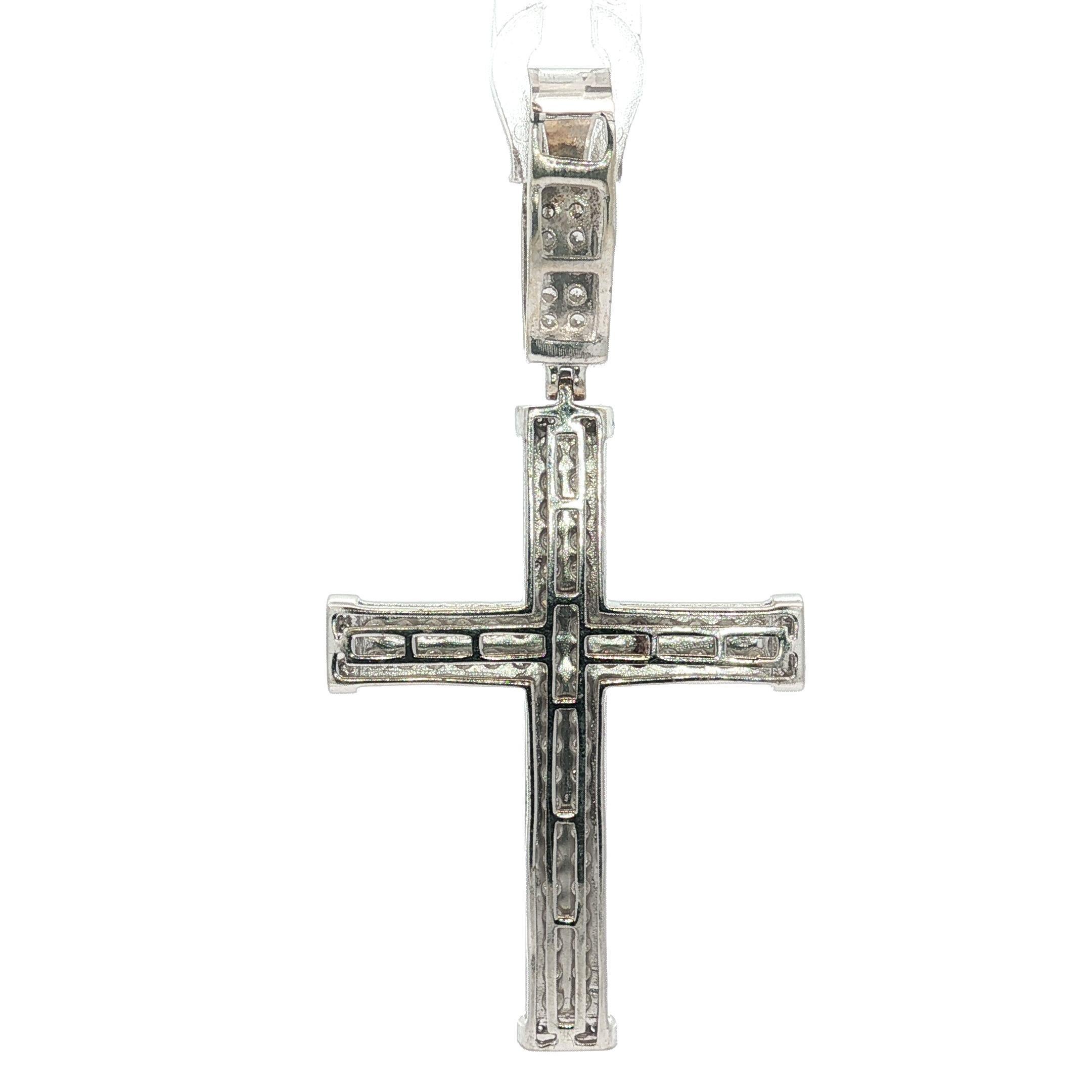 Classic Large 10k White Gold 1ctw Round Cut Pave Set Diamond Cross Pendant In Good Condition In Montclair, NJ