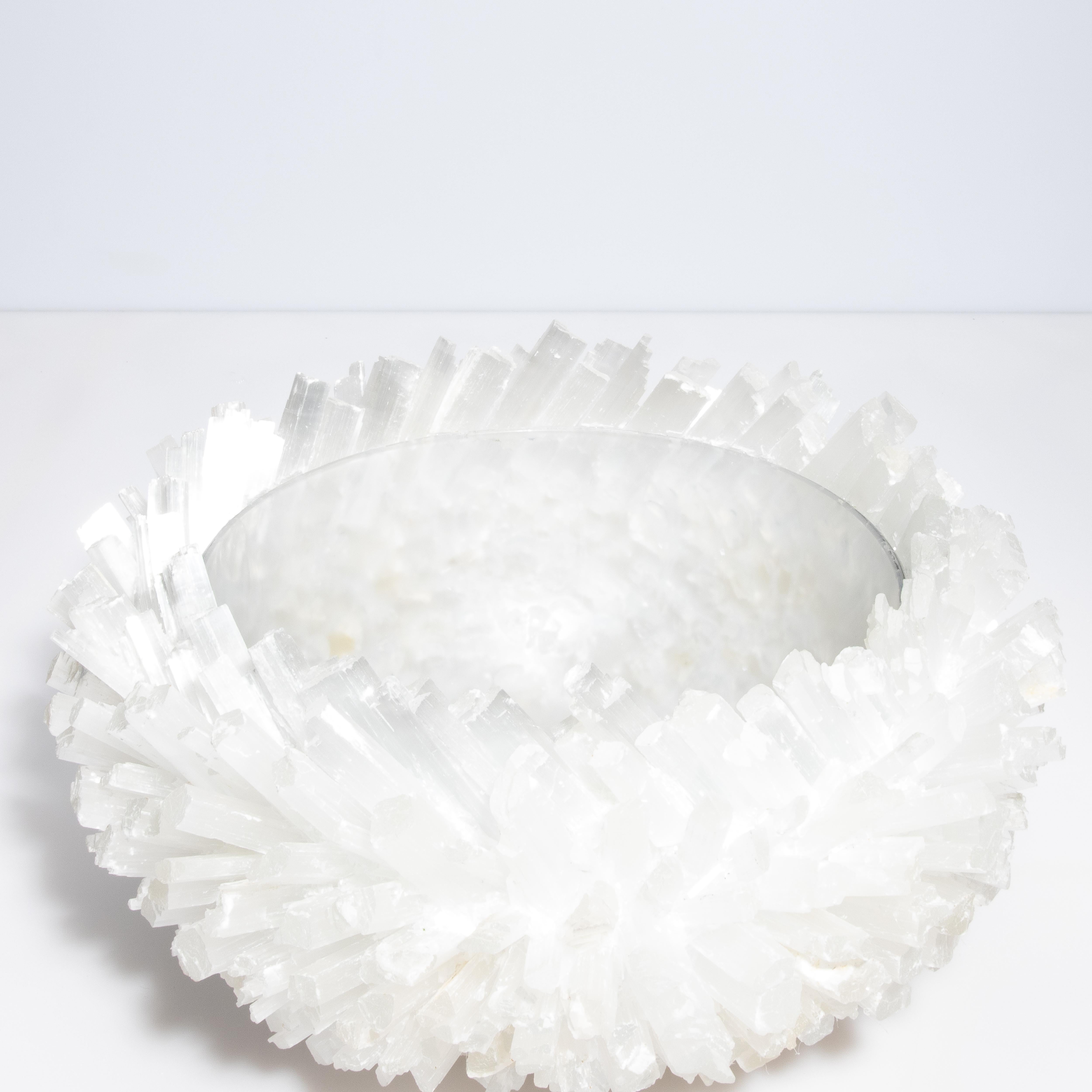 Americano Ciotola grande classica in selenite di Kathryn McCoy in vendita