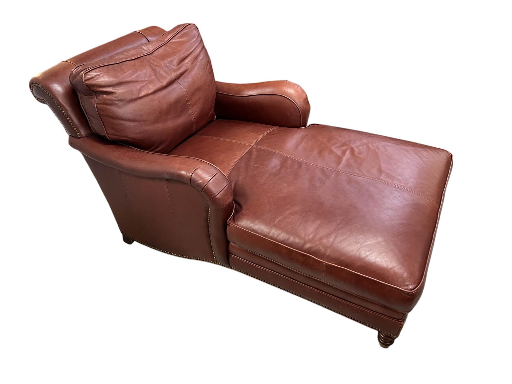 Classique américain Chaise longue en cuir Classic en vente