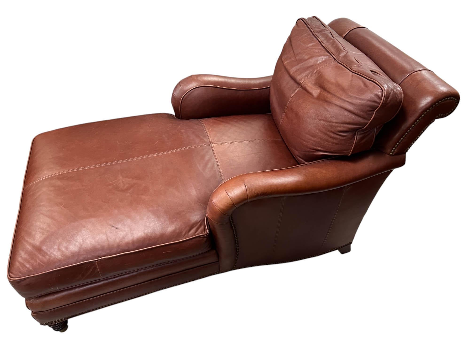Américain Chaise longue en cuir Classic en vente