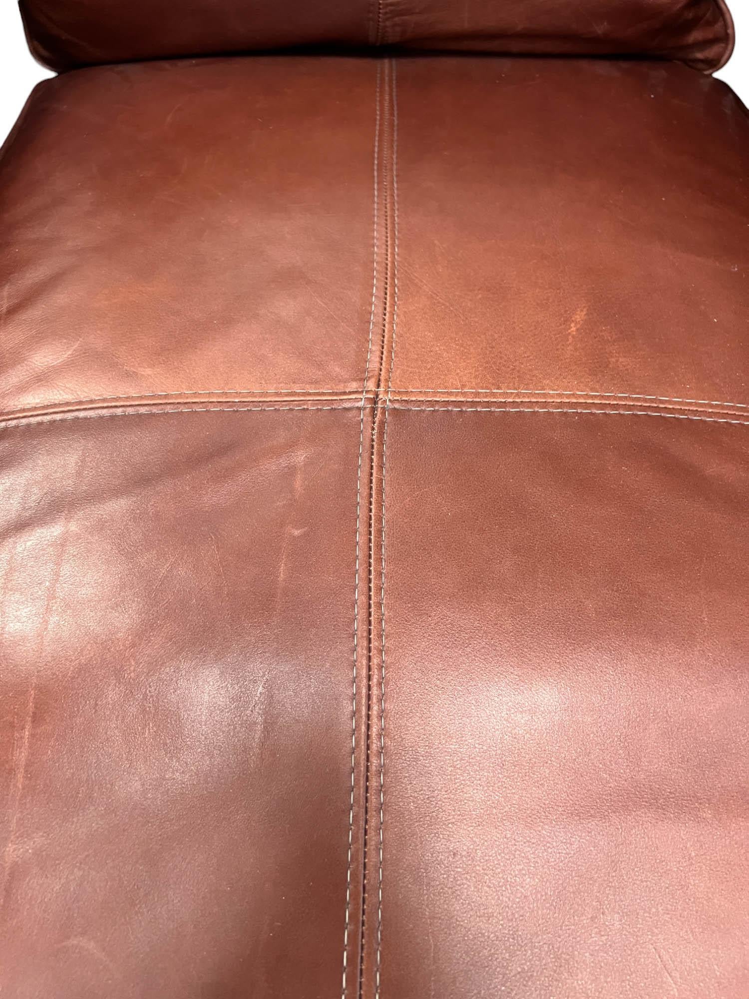 Chaise longue en cuir Classic en vente 2