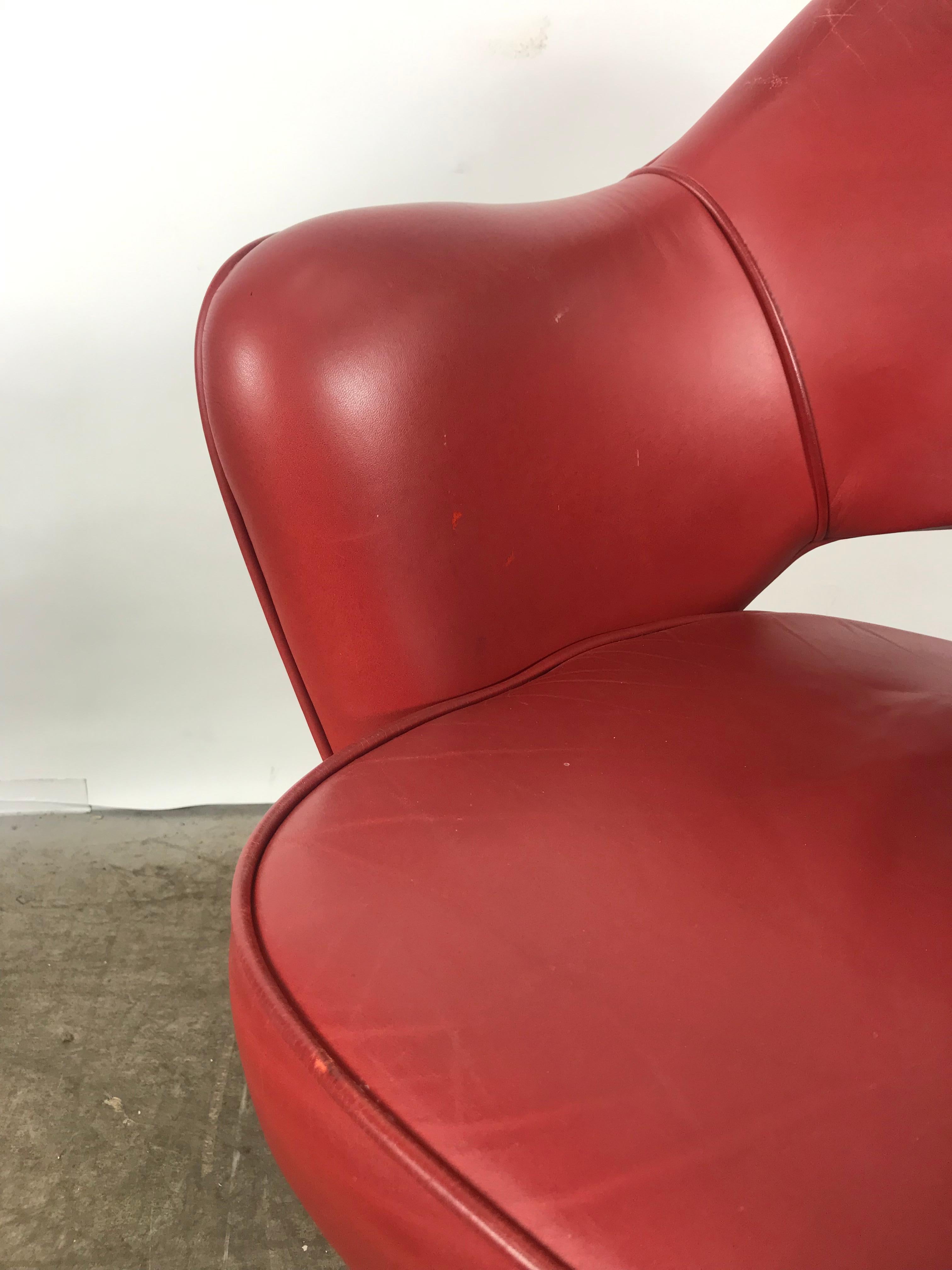 Classic leather Knoll executive swivel rolling armchair, Eero Saarinen. Nice original oxblood red leather, age appropriate wear, some crazing, patina, retains original Knoll label.