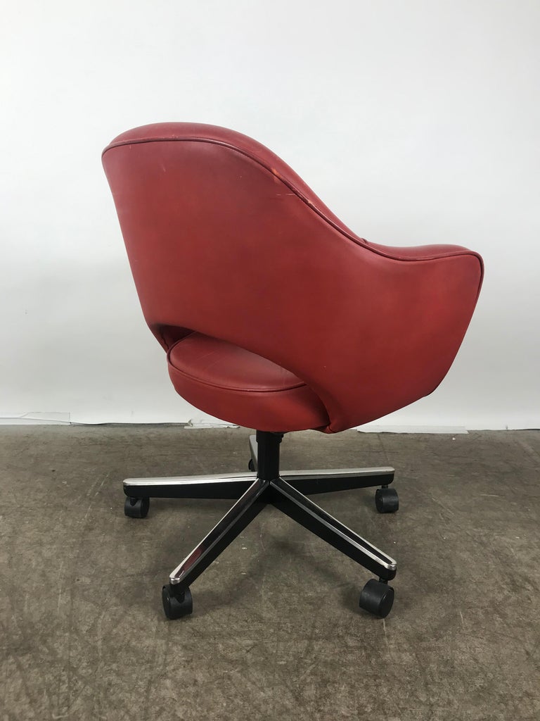 Classic Leather Knoll Executive Swivel Armchair, Eero Saarinen at 1stDibs