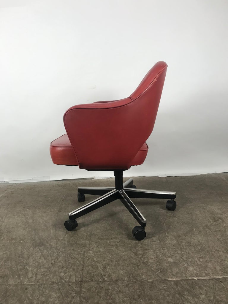 Classic Leather Knoll Executive Swivel Armchair, Eero Saarinen at 1stDibs
