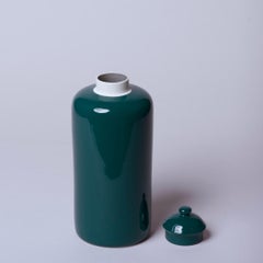 Urna classica in porcellana con coperchio in verde scuro