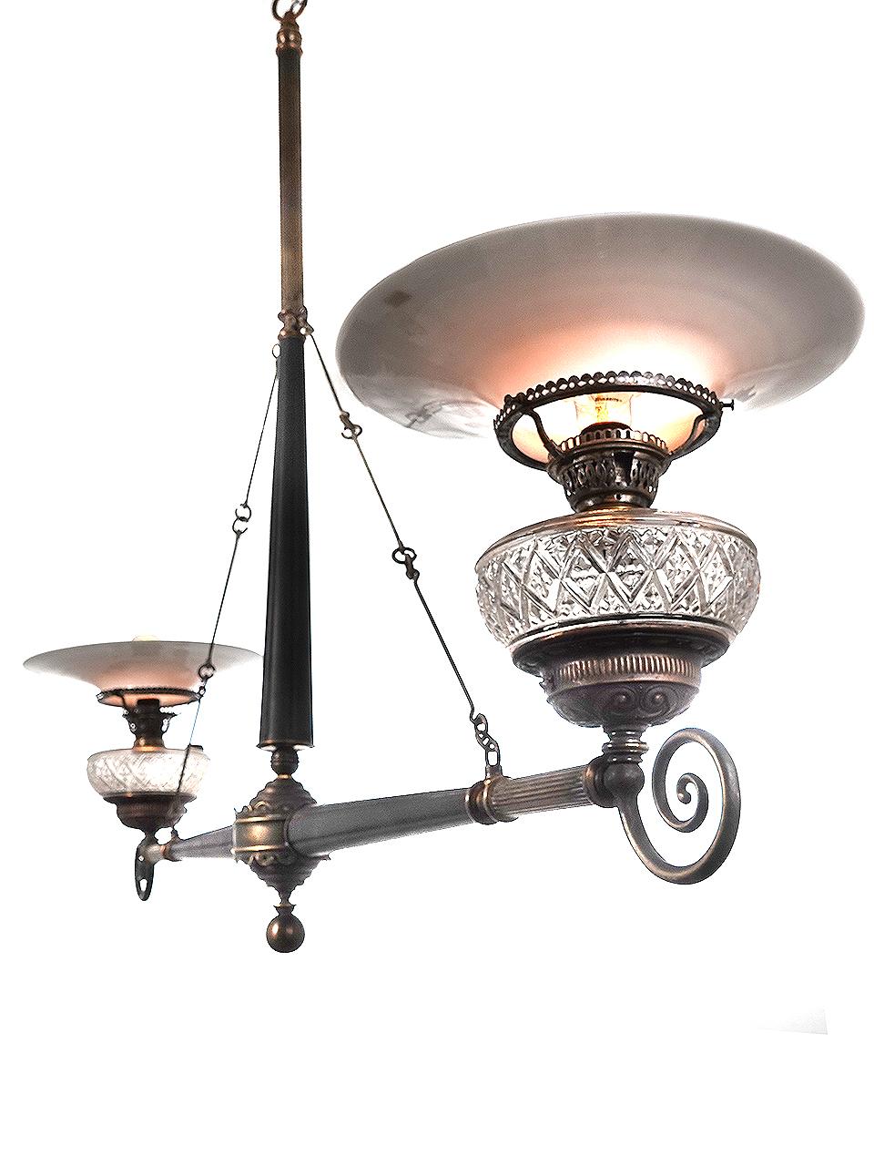 XIXe siècle Lampe à huile double à bras long Classic en vente