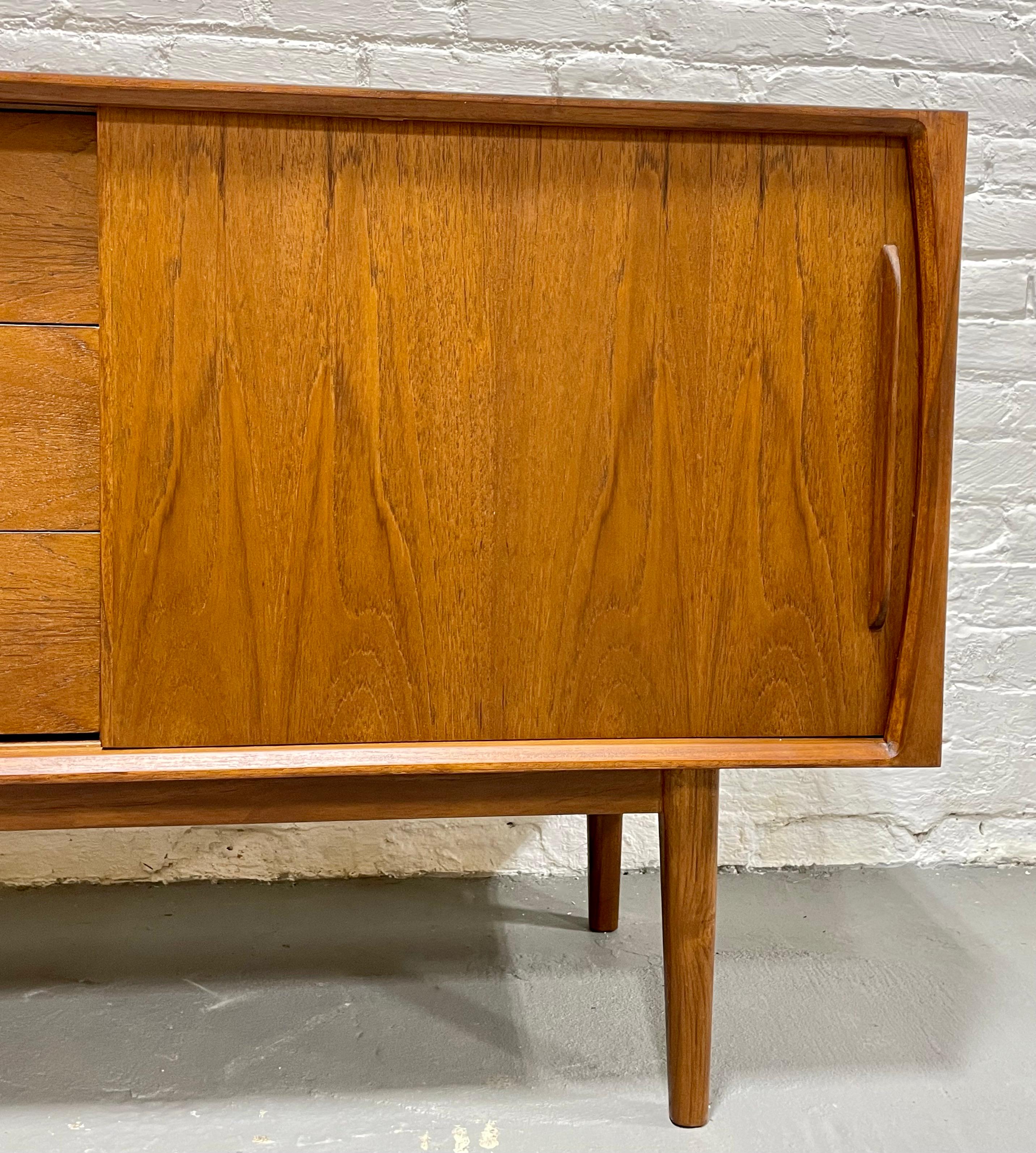 CLASSIC Long Mid Century MODERN styled Danish CREDENZA / Media Stand / Sideboard For Sale 4