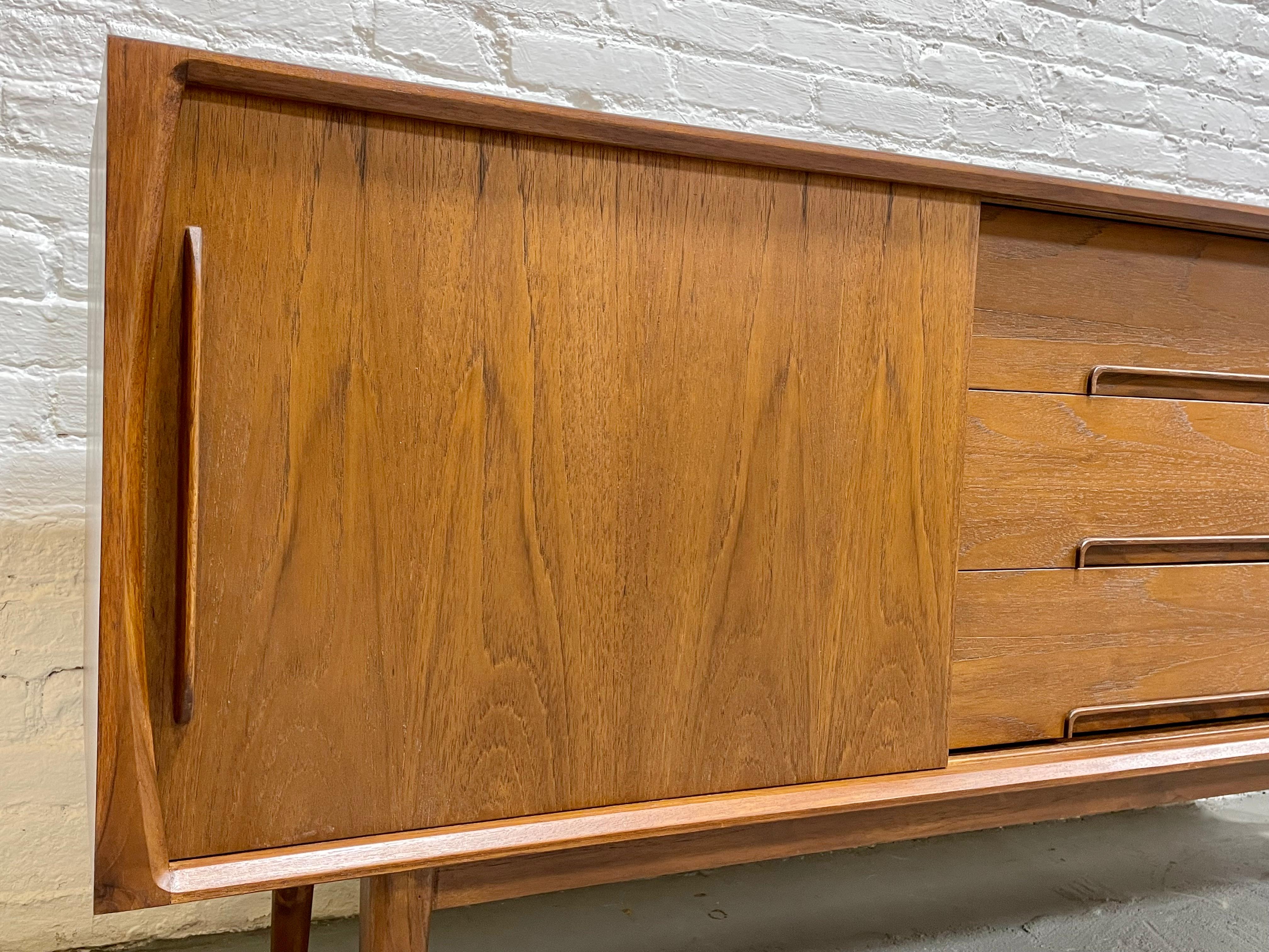 CLASSIC Long Mid Century MODERN styled Danish CREDENZA / Media Stand / Sideboard For Sale 7