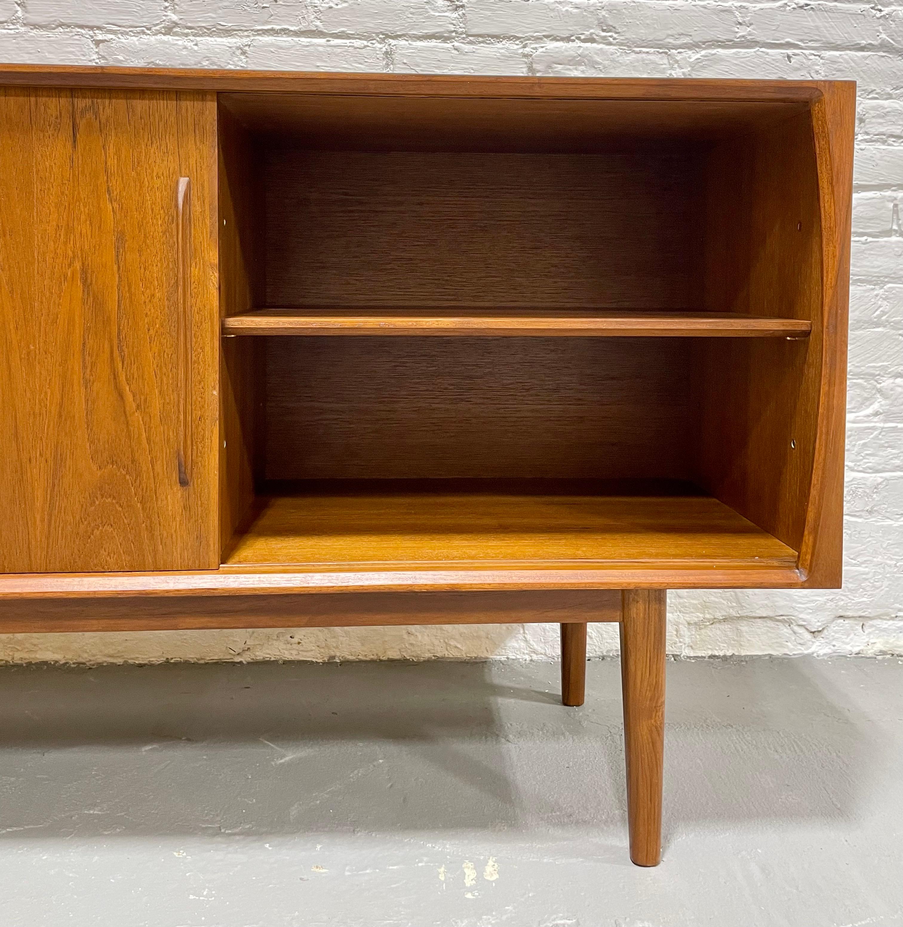 CLASSIC Long Mid Century MODERN styled Danish CREDENZA / Media Stand / Sideboard For Sale 8