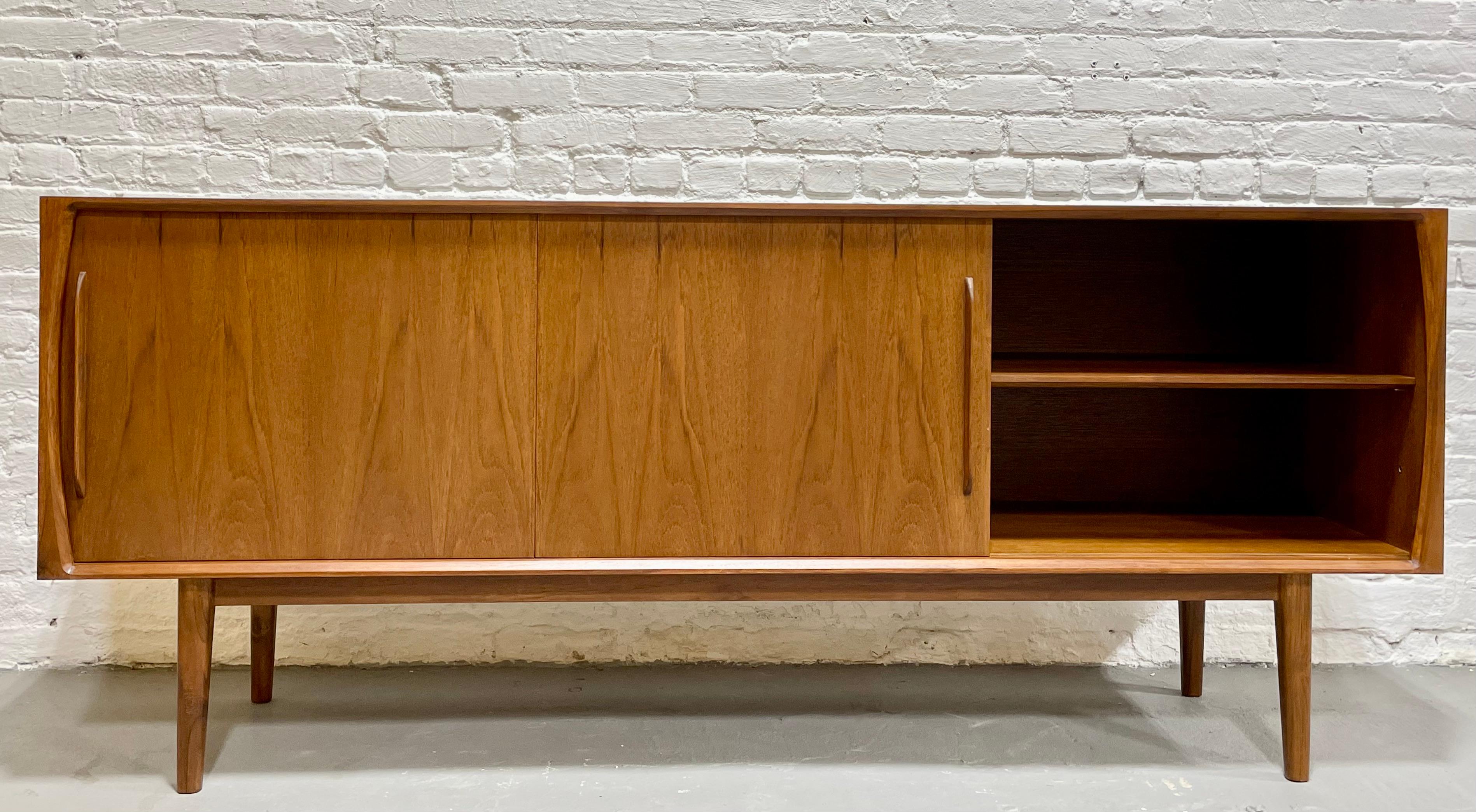 Teak CLASSIC Long Mid Century MODERN styled Danish CREDENZA / Media Stand / Sideboard For Sale