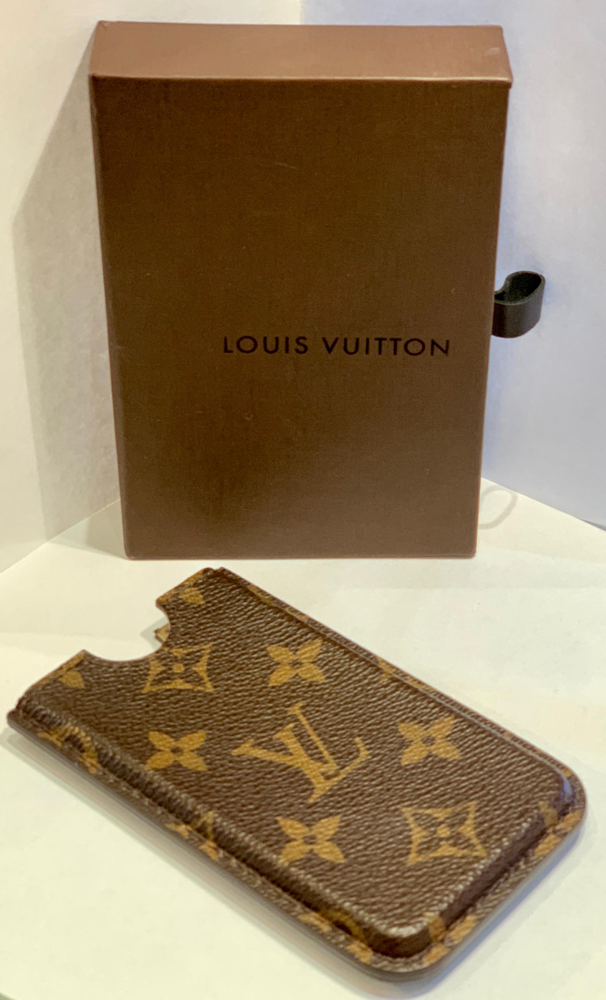Klassische klassische Louis Vuitton Iconic Monogrammiertes Telefonetui oder Halter (Grau) im Angebot