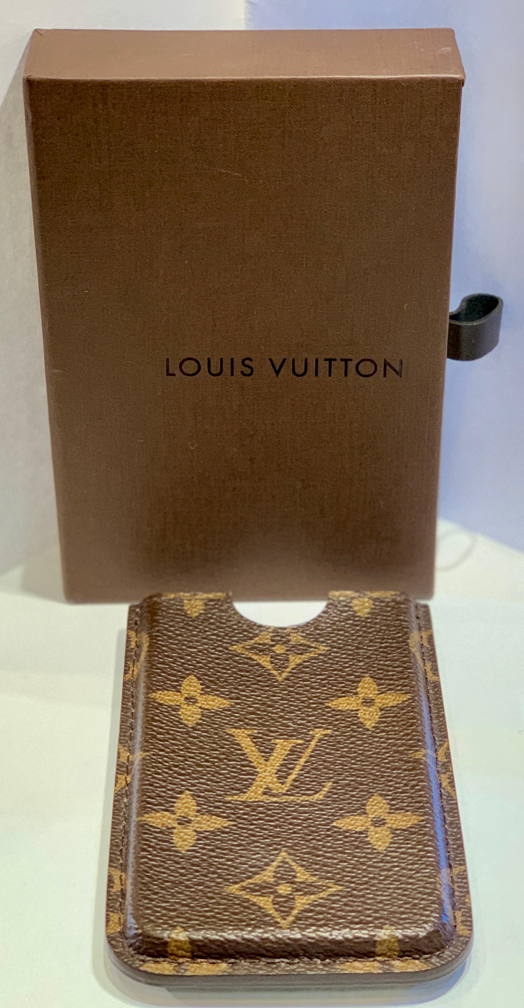 Classic Louis Vuitton Iconic Monogram Cell Phone Case or Holder In Good Condition For Sale In Tustin, CA