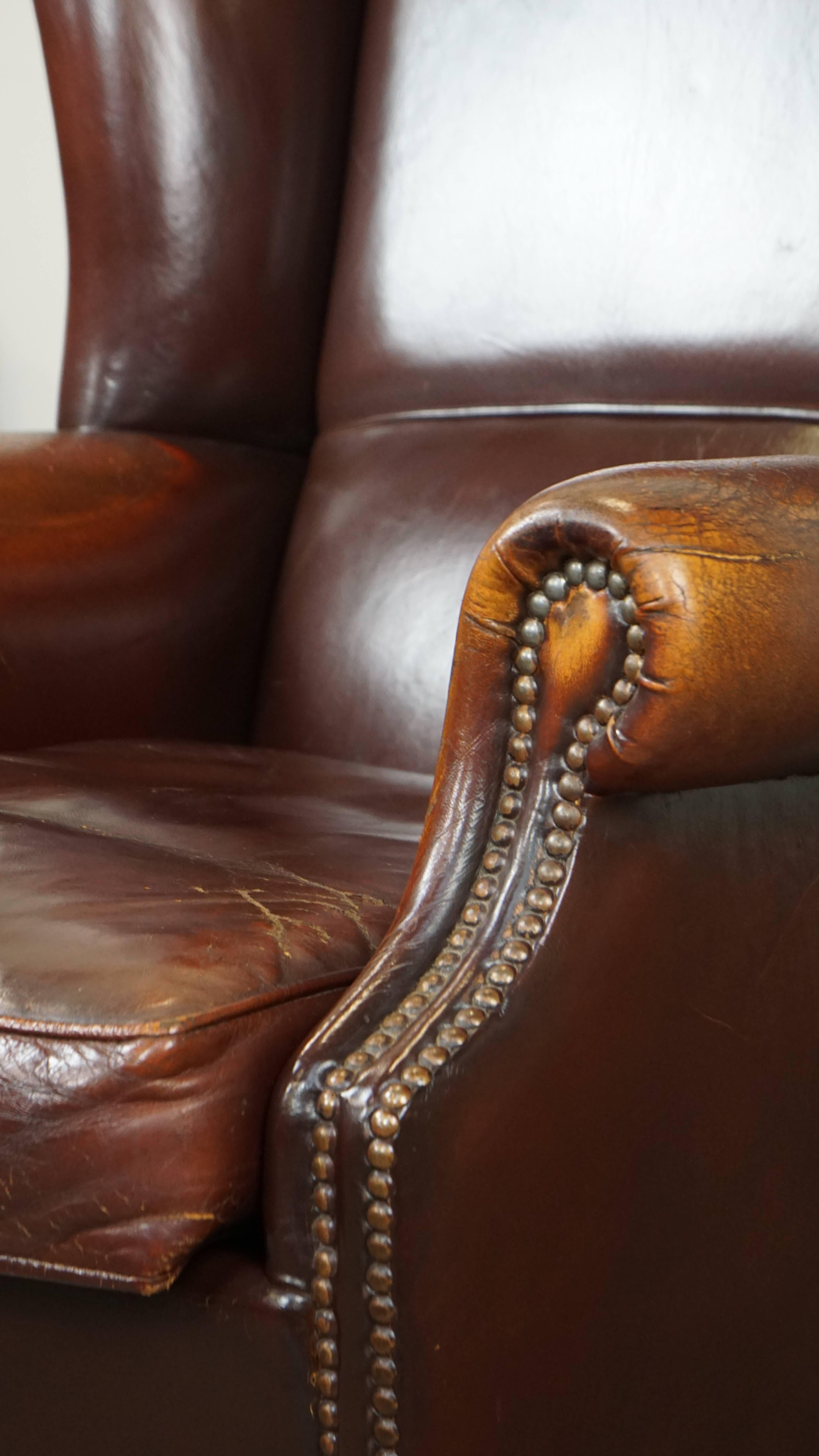 Chaise à oreilles classique, luxueuse et confortable en peau de mouton foncé de style anglais en vente 4