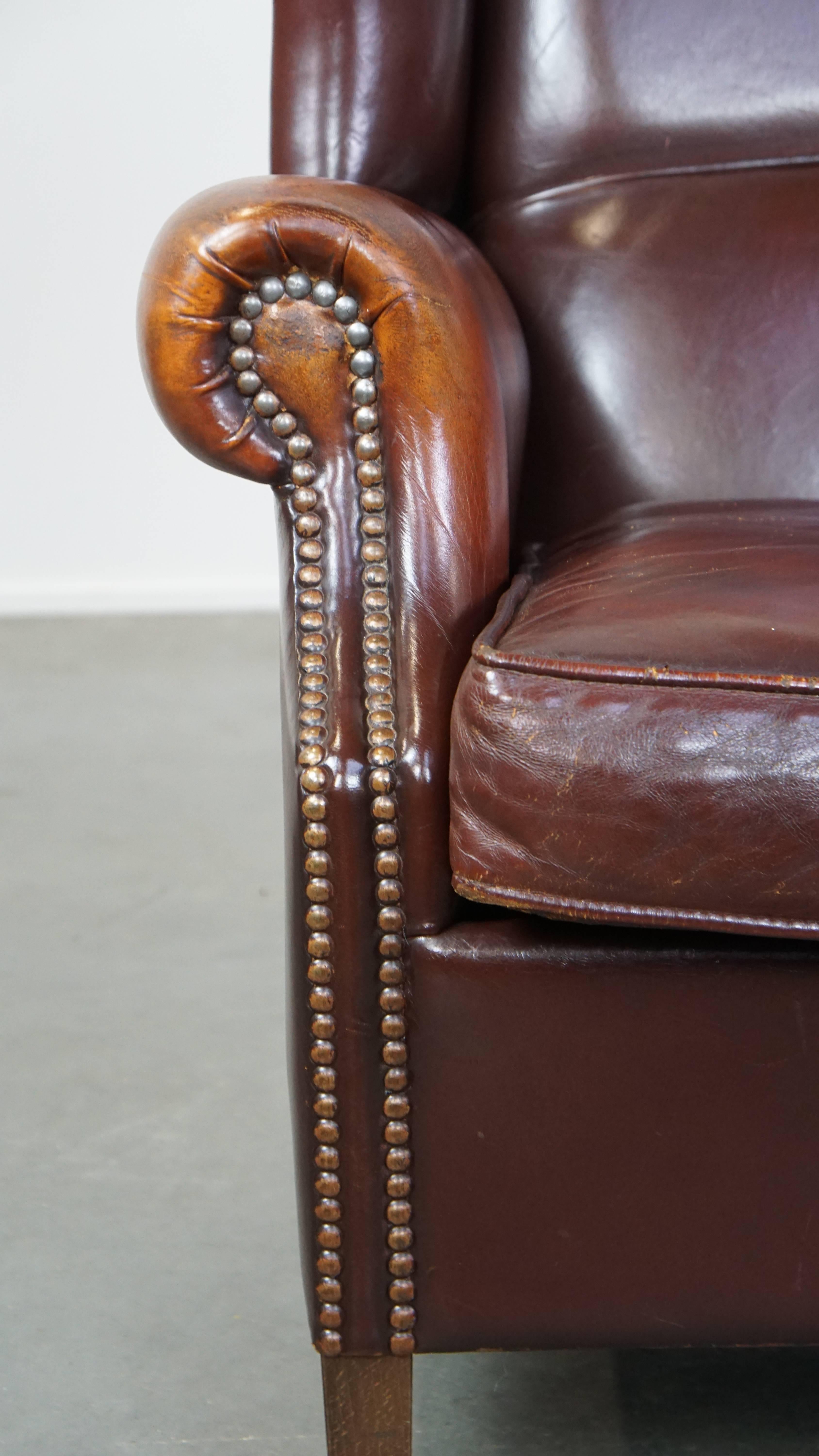 Chaise à oreilles classique, luxueuse et confortable en peau de mouton foncé de style anglais en vente 5