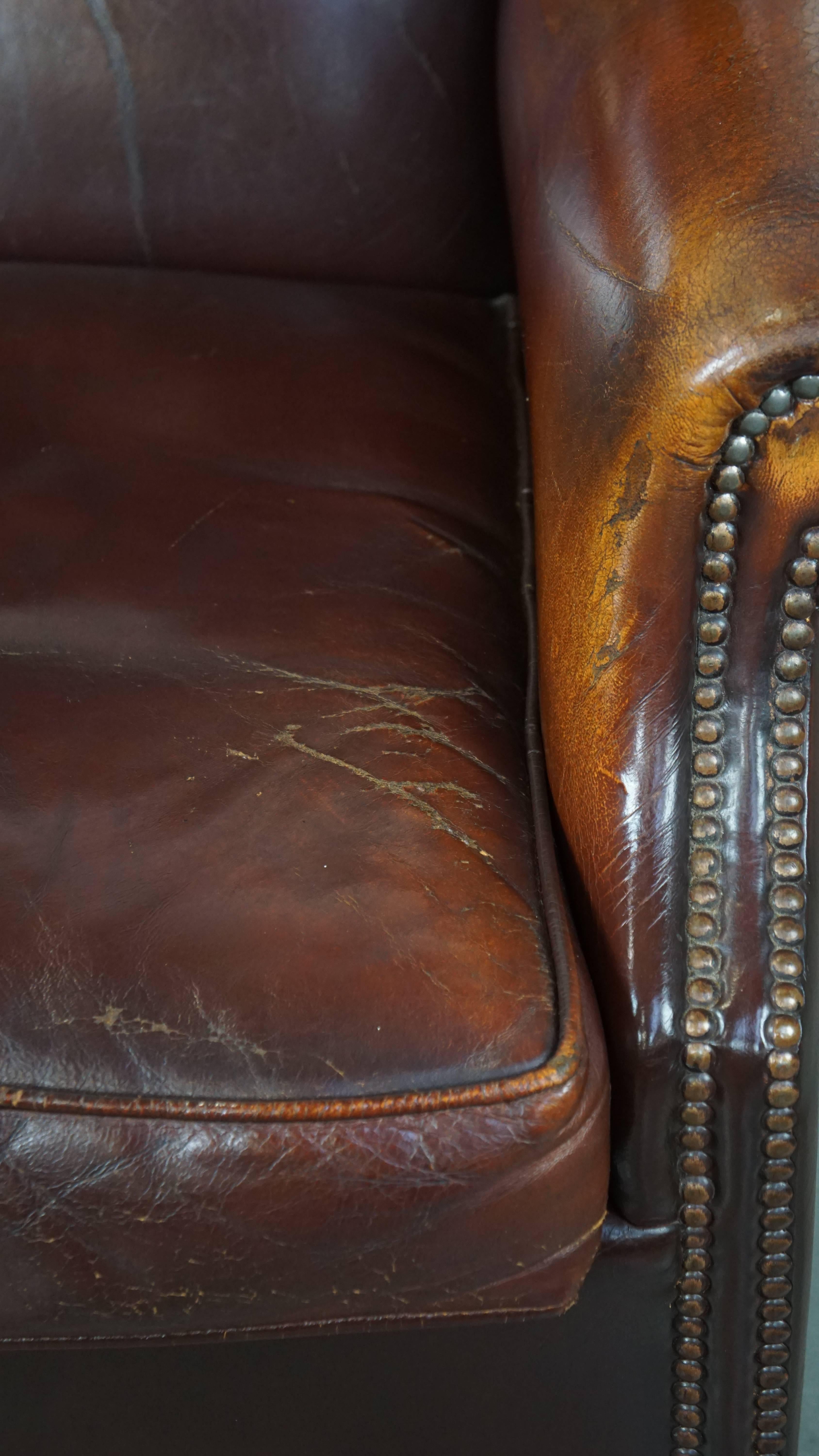 Chaise à oreilles classique, luxueuse et confortable en peau de mouton foncé de style anglais en vente 6