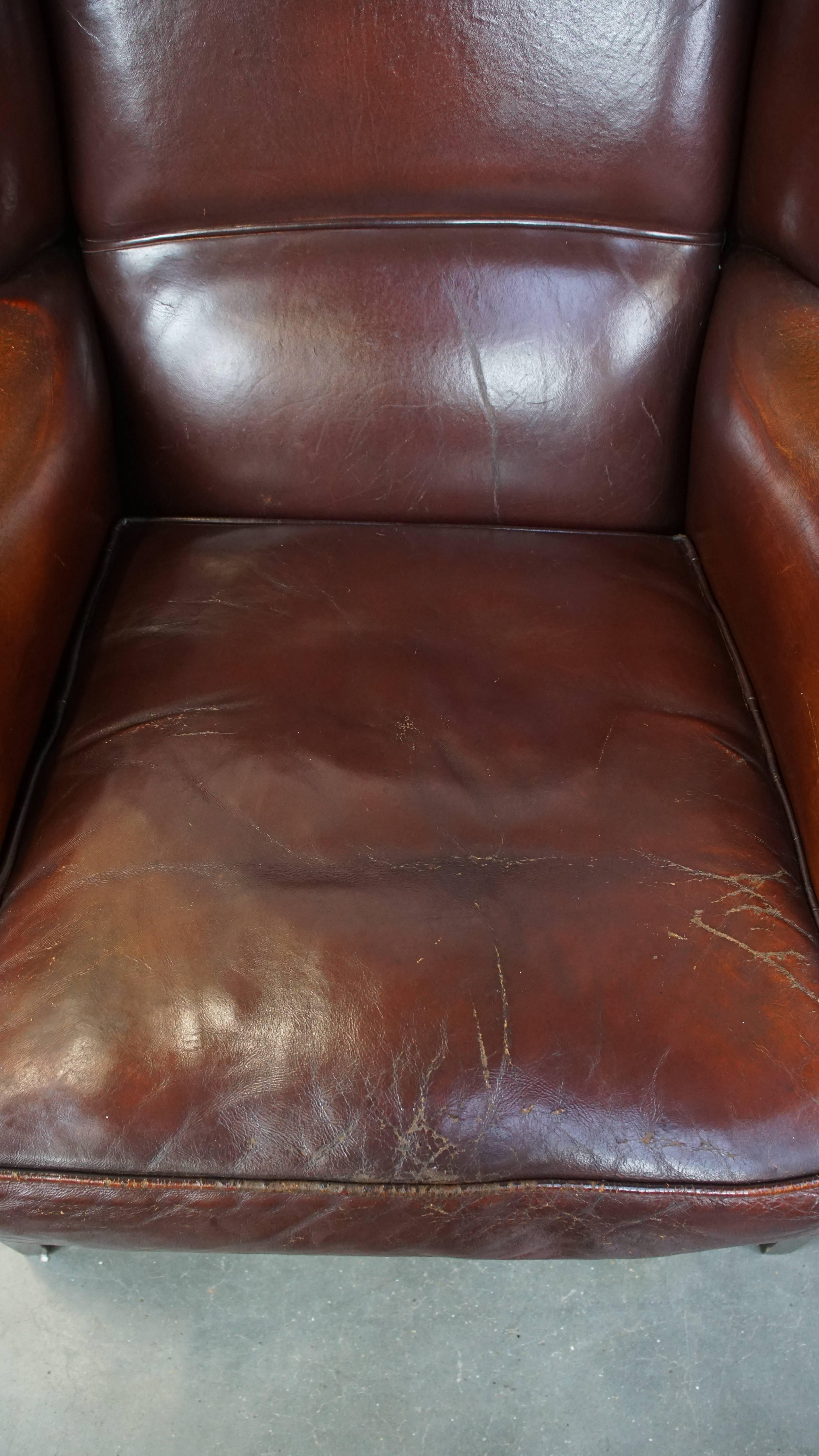 Cuir Chaise à oreilles classique, luxueuse et confortable en peau de mouton foncé de style anglais en vente