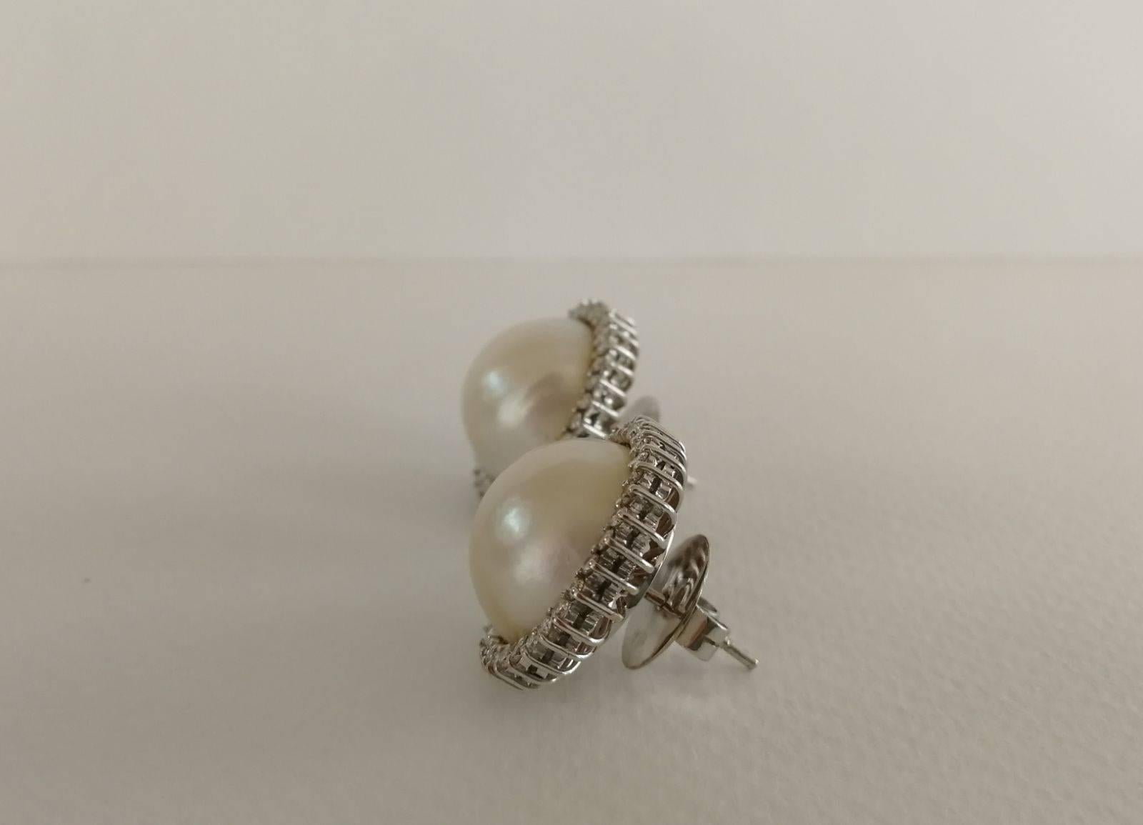 Classic Mabe Pearl and Diamonds 18 Karat White Gold For Sale 2