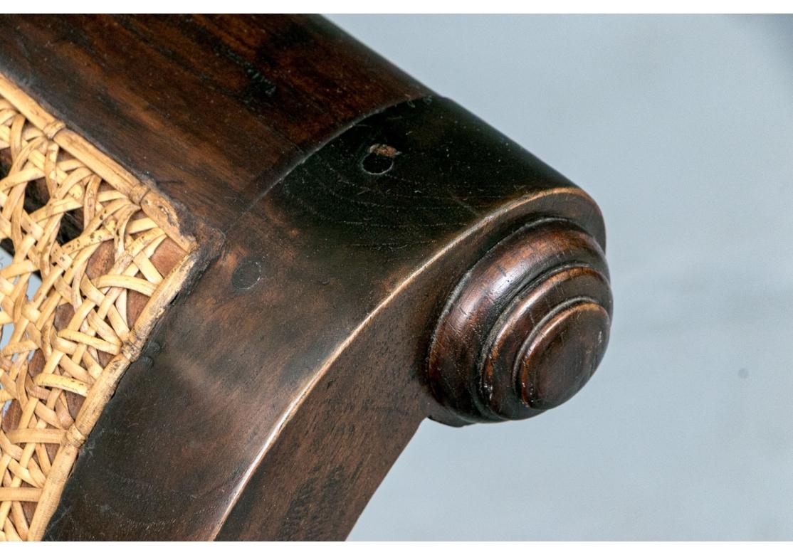 Sedia e ottomana di piantagione classica in mogano e canne In condizioni discrete in vendita a Bridgeport, CT