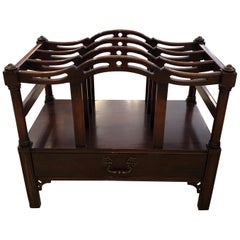 Revistero clásico de caoba estilo Chippendale