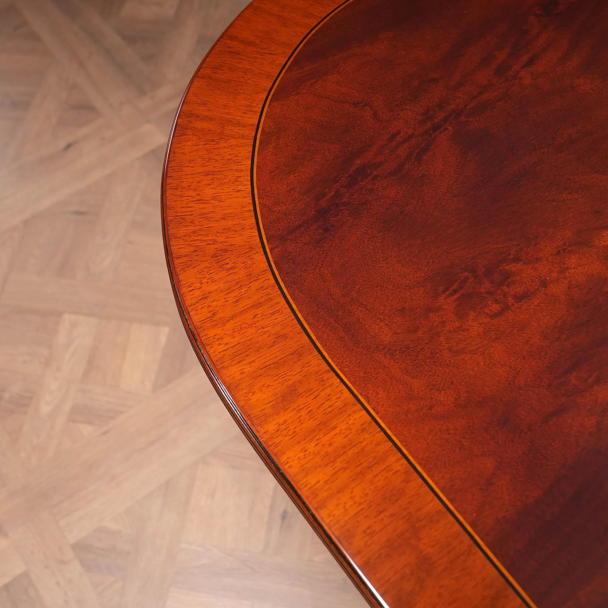 Table de salle à manger Classic en acajou en vente 6
