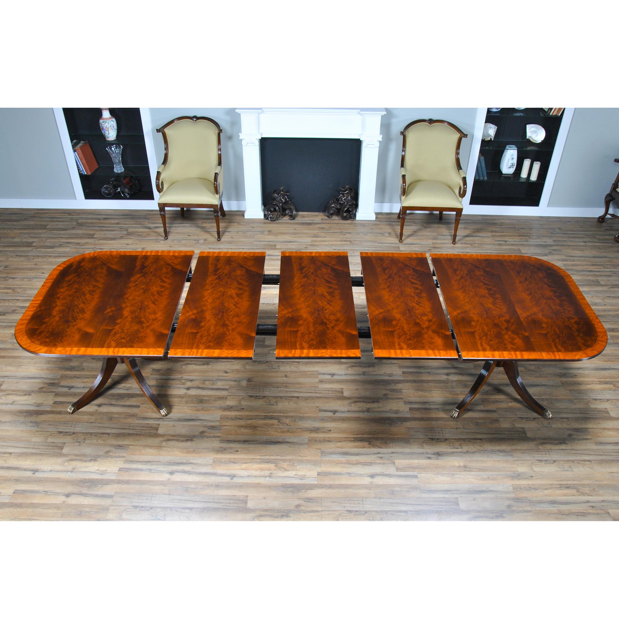 Classic Mahogany Dining Table  In New Condition For Sale In Annville, PA