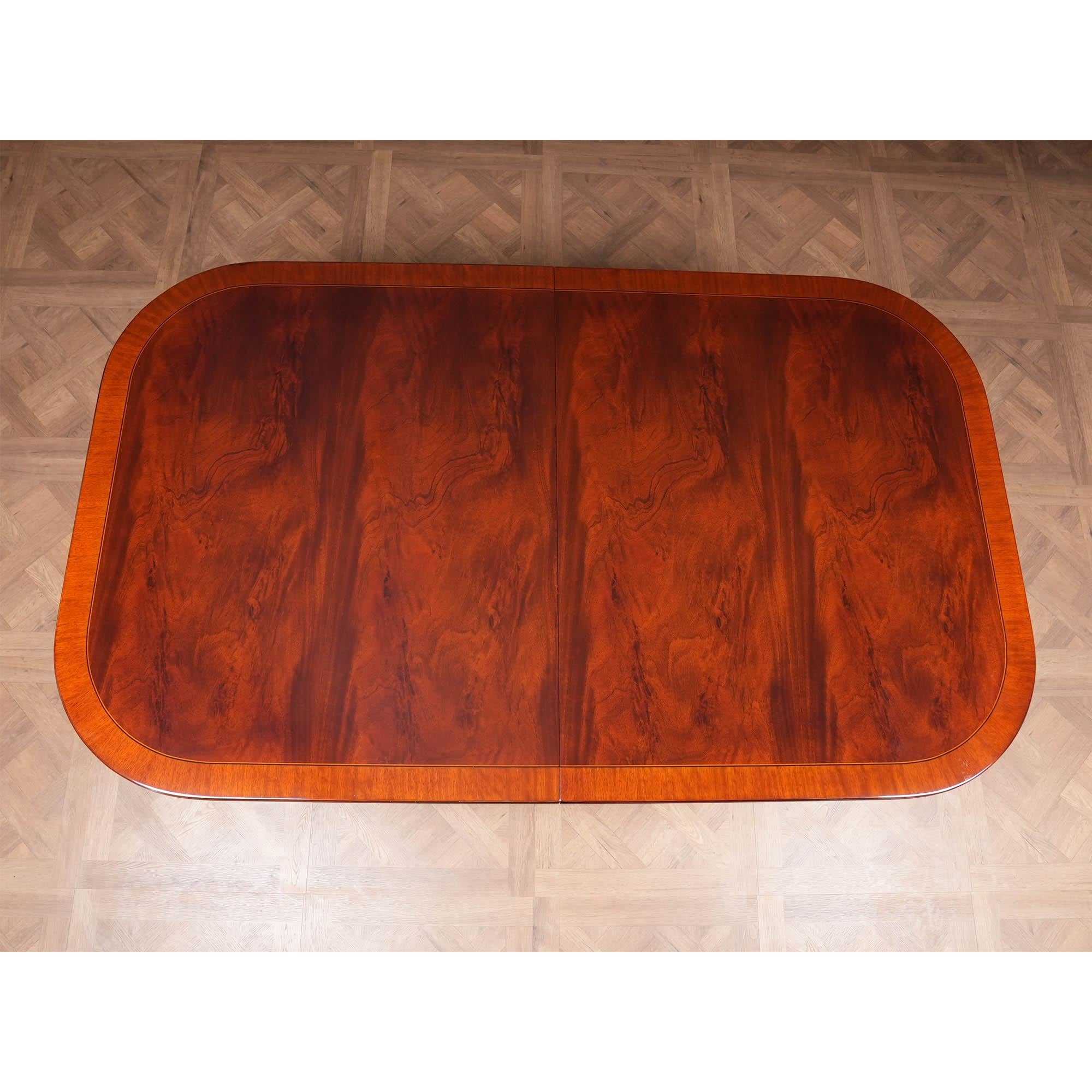 Table de salle à manger Classic en acajou en vente 3