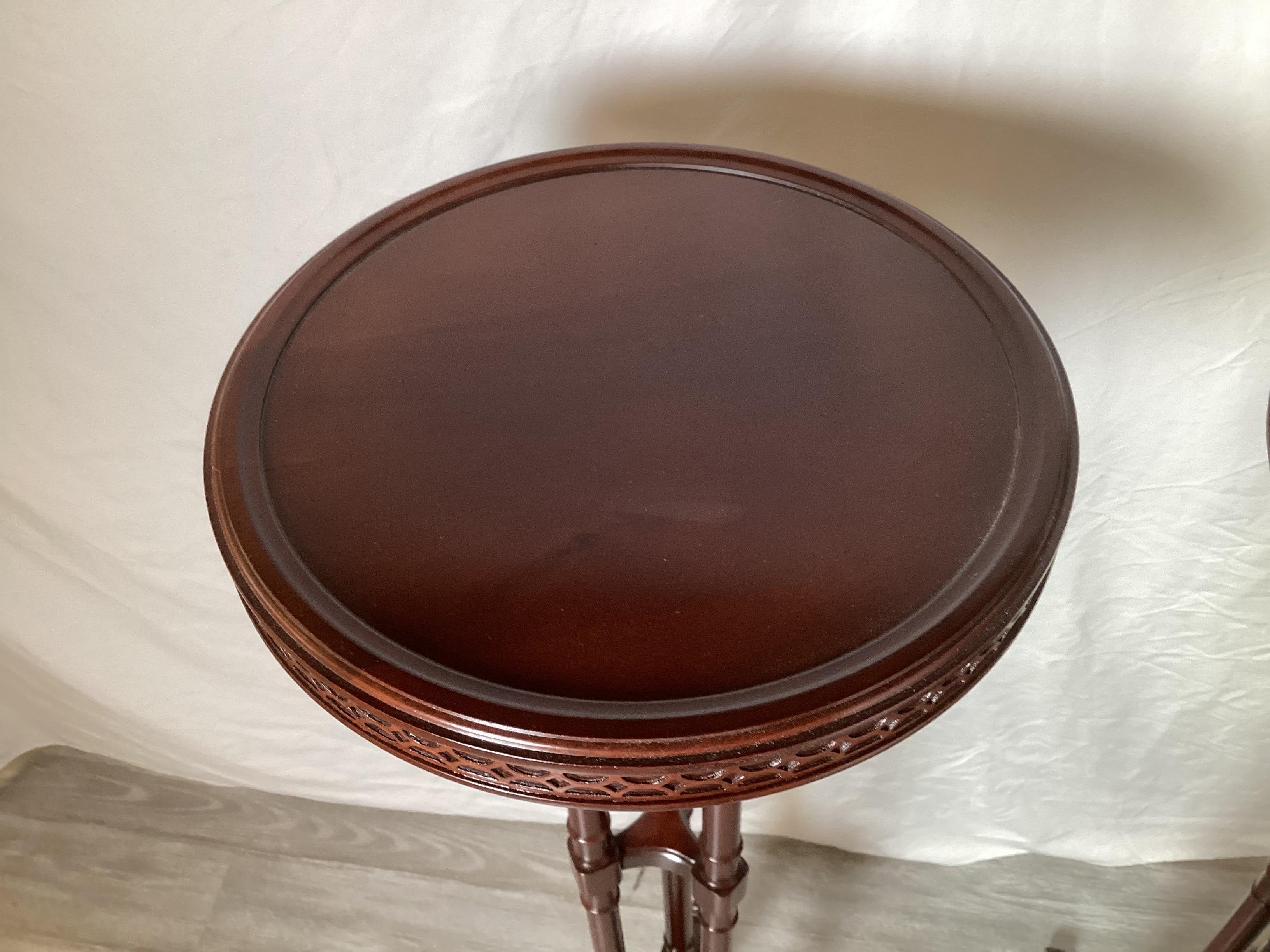 Piantine classiche in mogano come coppia in vendita 4