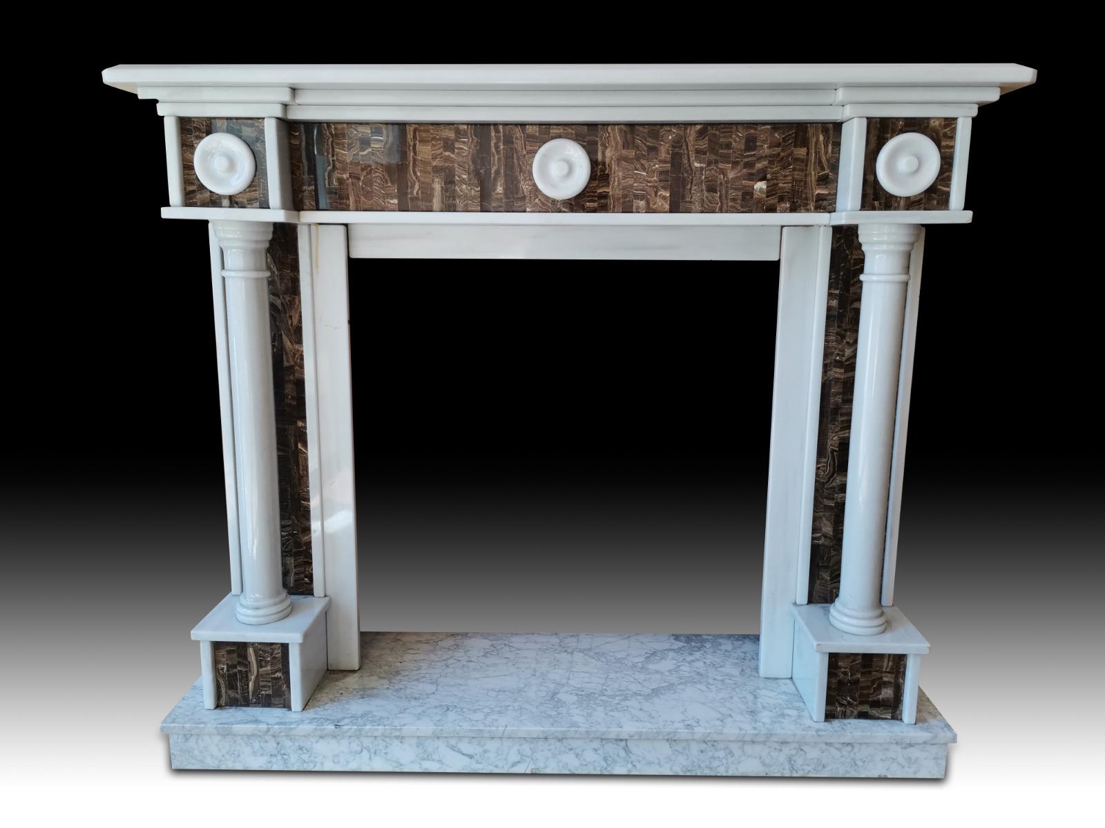 Classic marble fireplace.
Important and very nice fireplace in Carrara marble and agate from the 20th century. Very good condition, no lack, no restoration needed. Dimensions 140 cm length by 121 cm height, depth 37 cm.