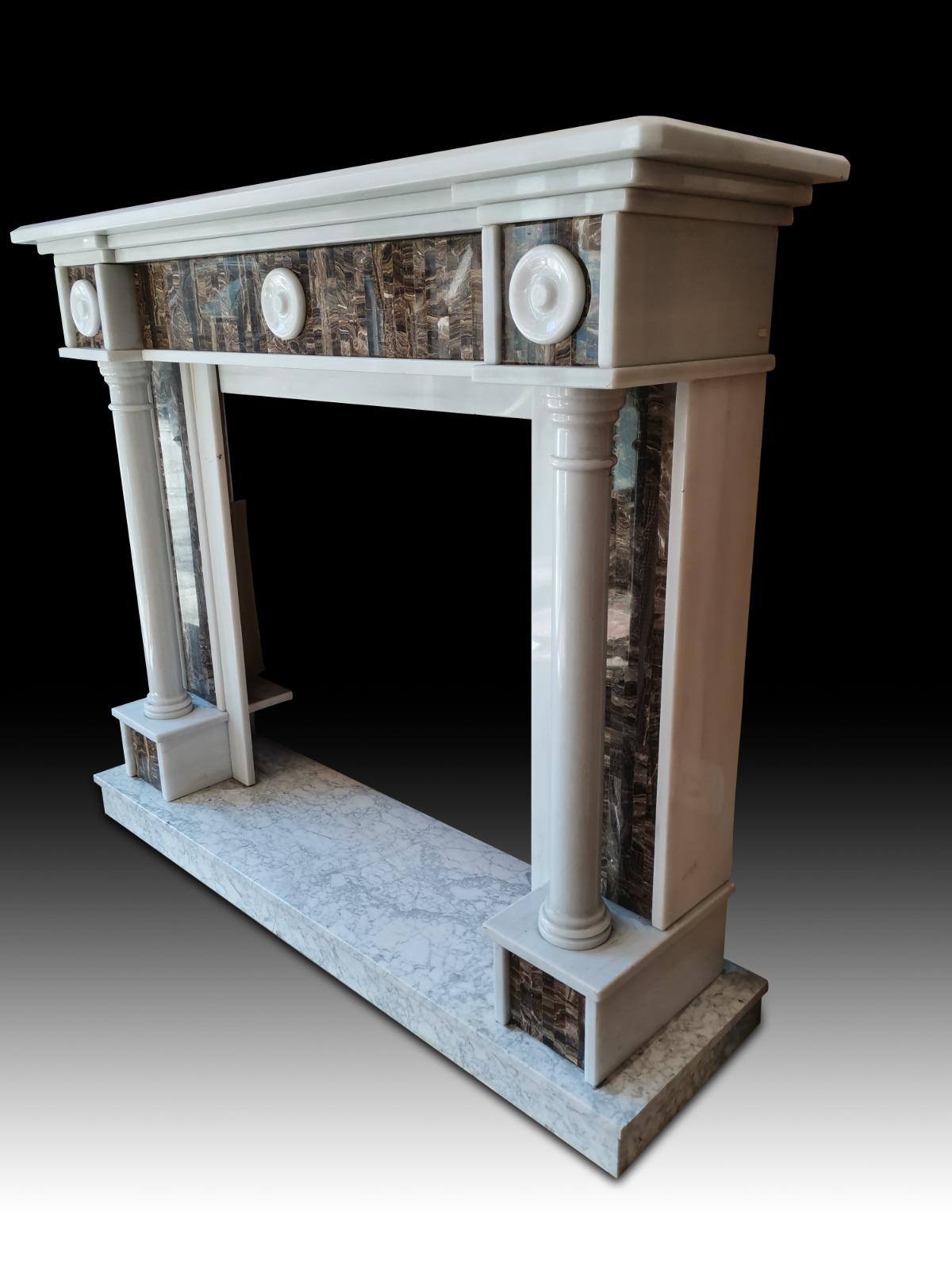 Classic Marble Fireplace, 20th Century In Good Condition For Sale In Madrid, ES