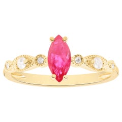 Bague classique en or jaune 10 carats avec rubis de taille marquise et diamants de taille ronde