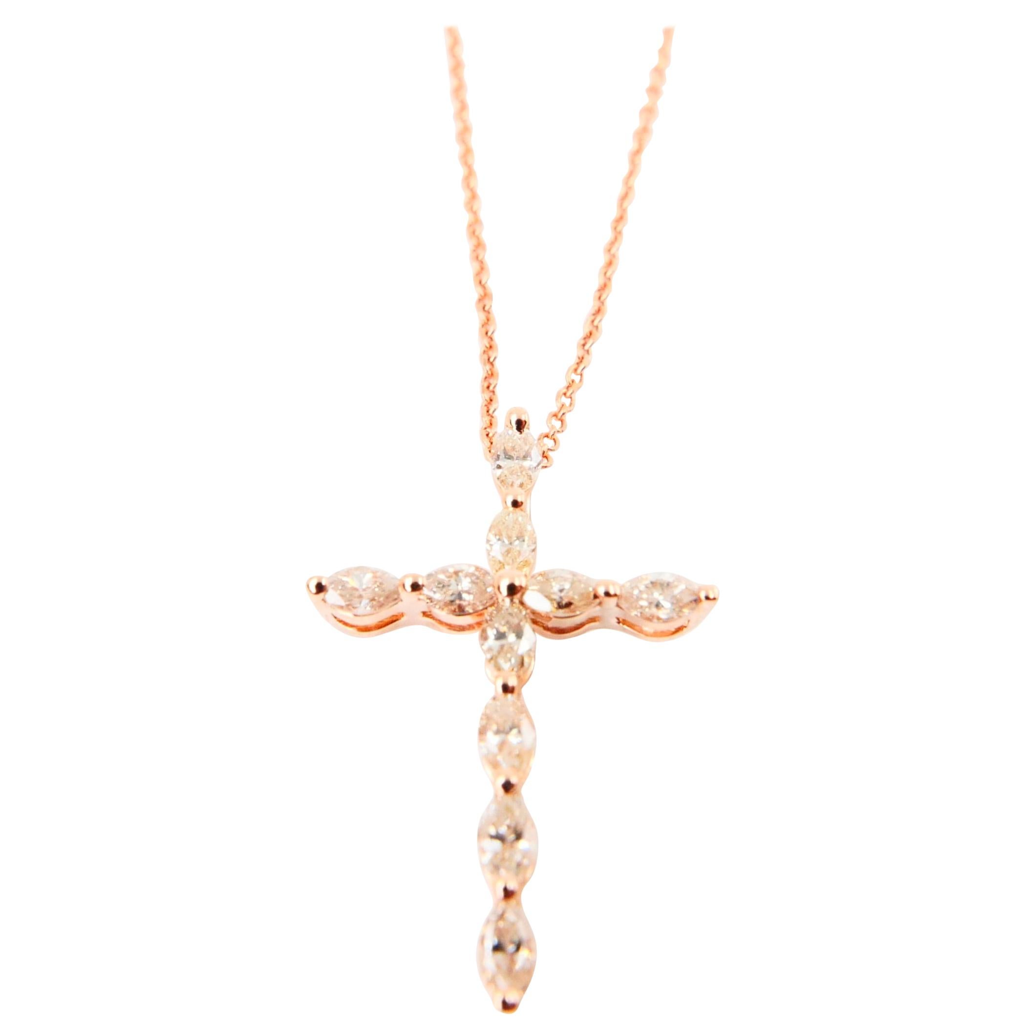Croix classique en or rose 18 carats sertie d'un diamant marquise de 0,47 carat en vente 4