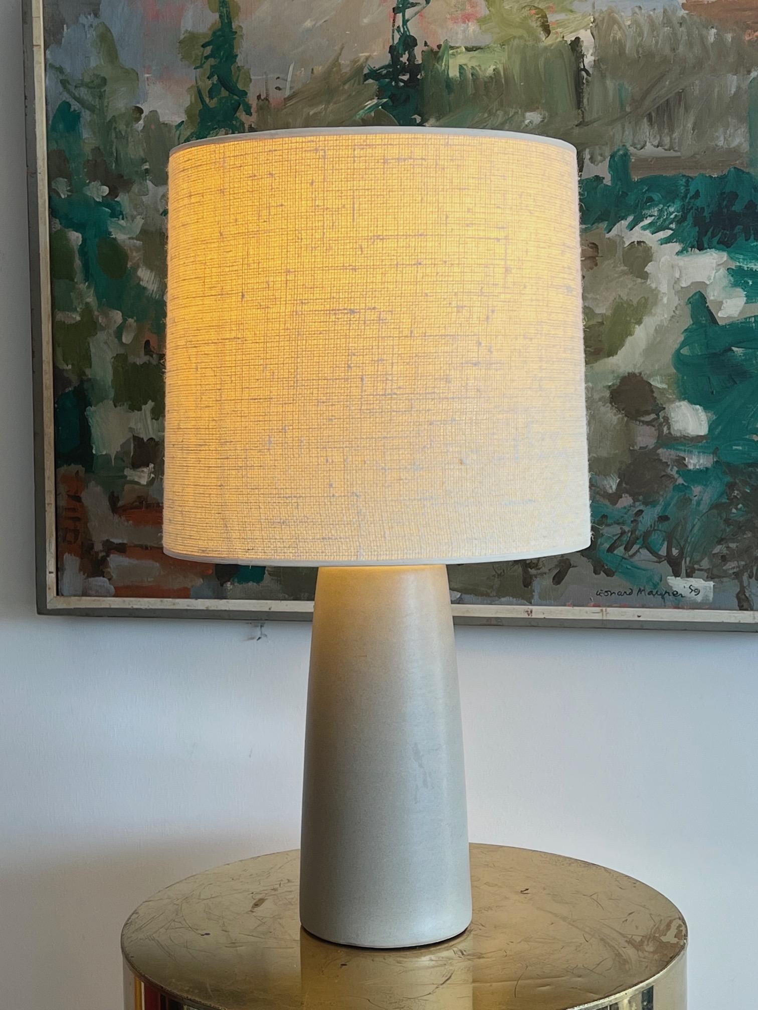 A classic Gordon Martz gray ceramic table lamp. Original shade, model M141. Total height 24.5