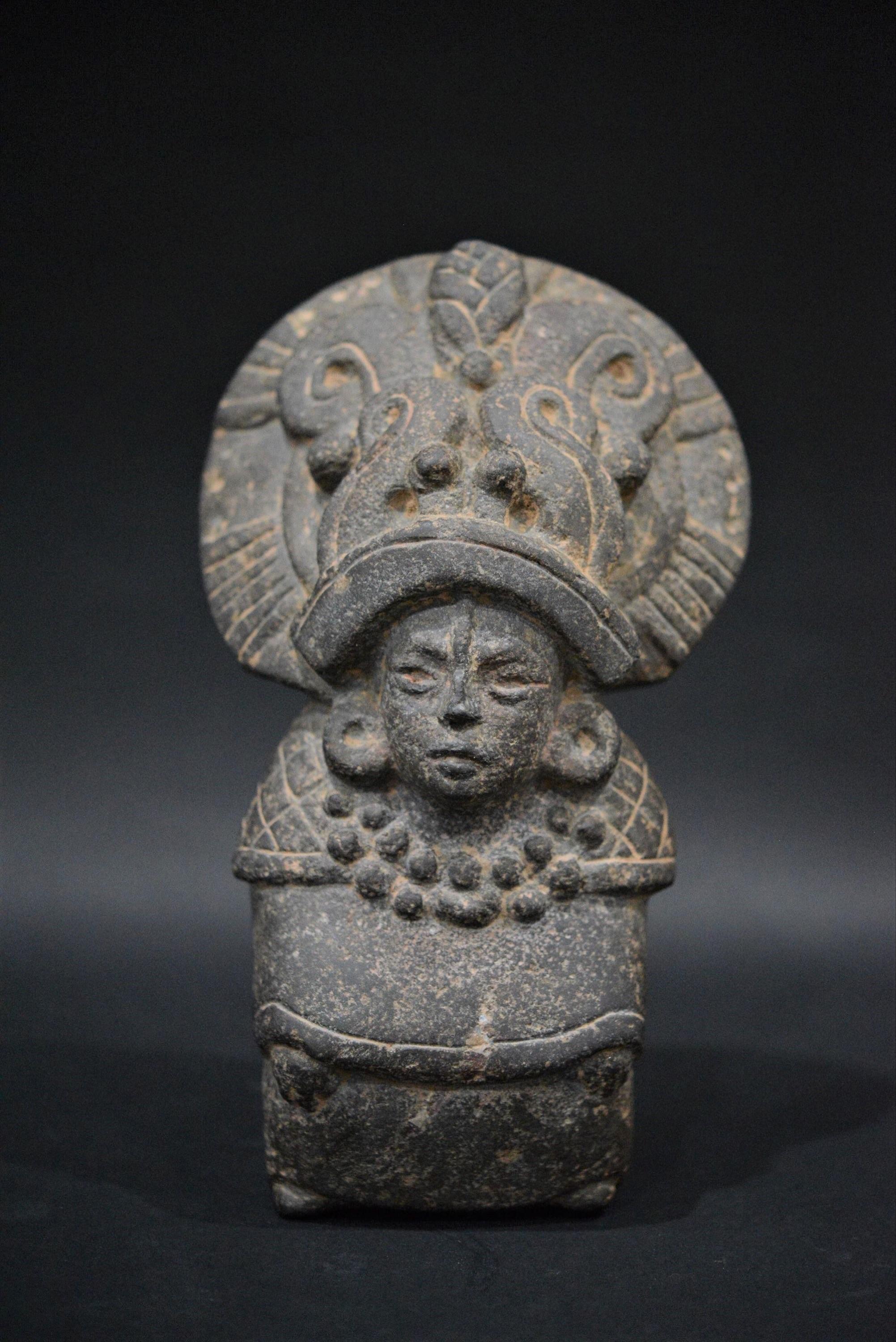 Figurine de déesse en pierre Maya Classic - janvier 1971 Provenance