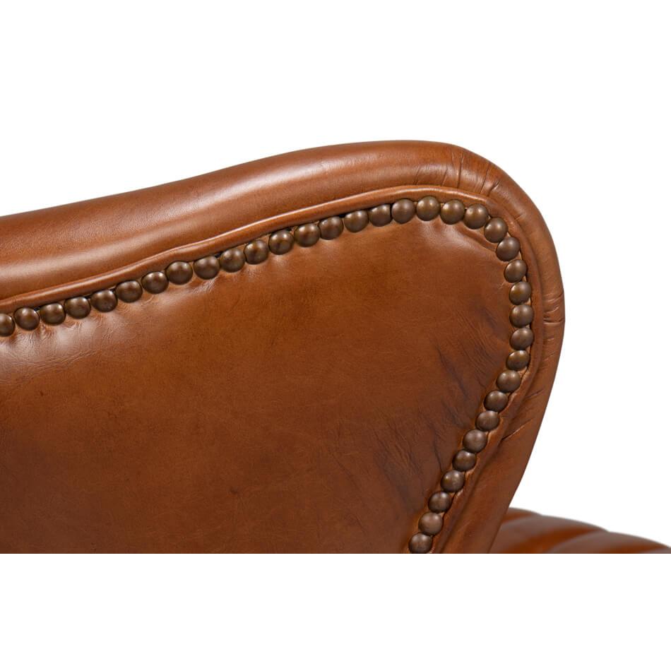 Cuir Classic Medium Brown Leather Swivel Chair (fauteuil pivotant en cuir) en vente