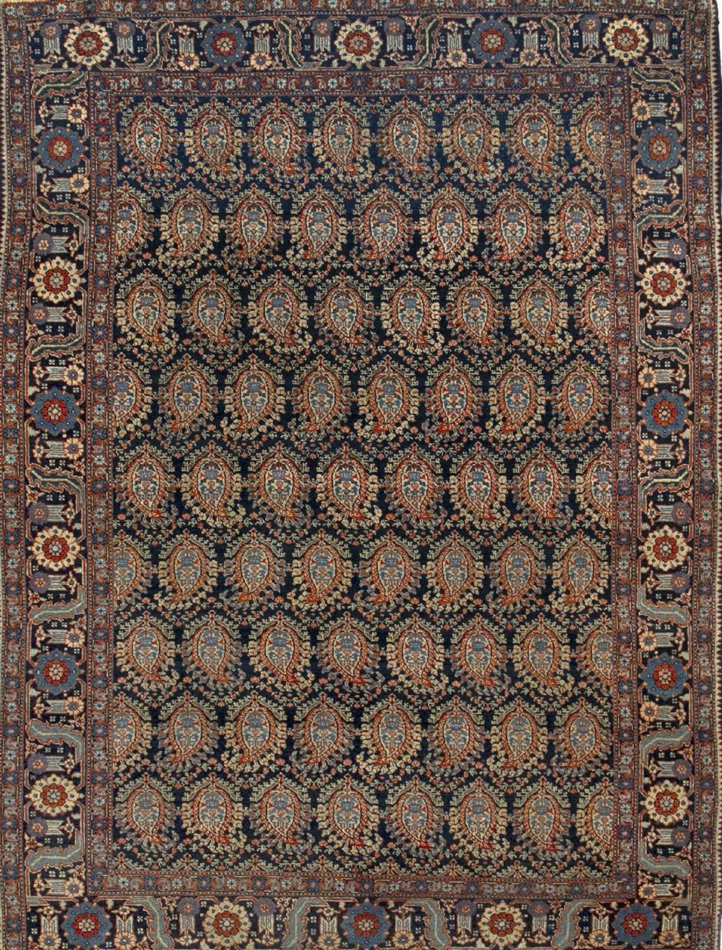 Small size Melayir Persian rug. Measurements 1.90 x 1.40 m.
 - Excellent work on an extremely fine knotted piece.
 - Small, interlocking design throughout the central field of great decorative richness.
 - It is a rug that is ideal for an office or