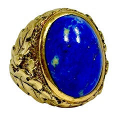 Classic Men's 18K Yellow Gold and Lapis-Lazuli Cabochon Signet Ring