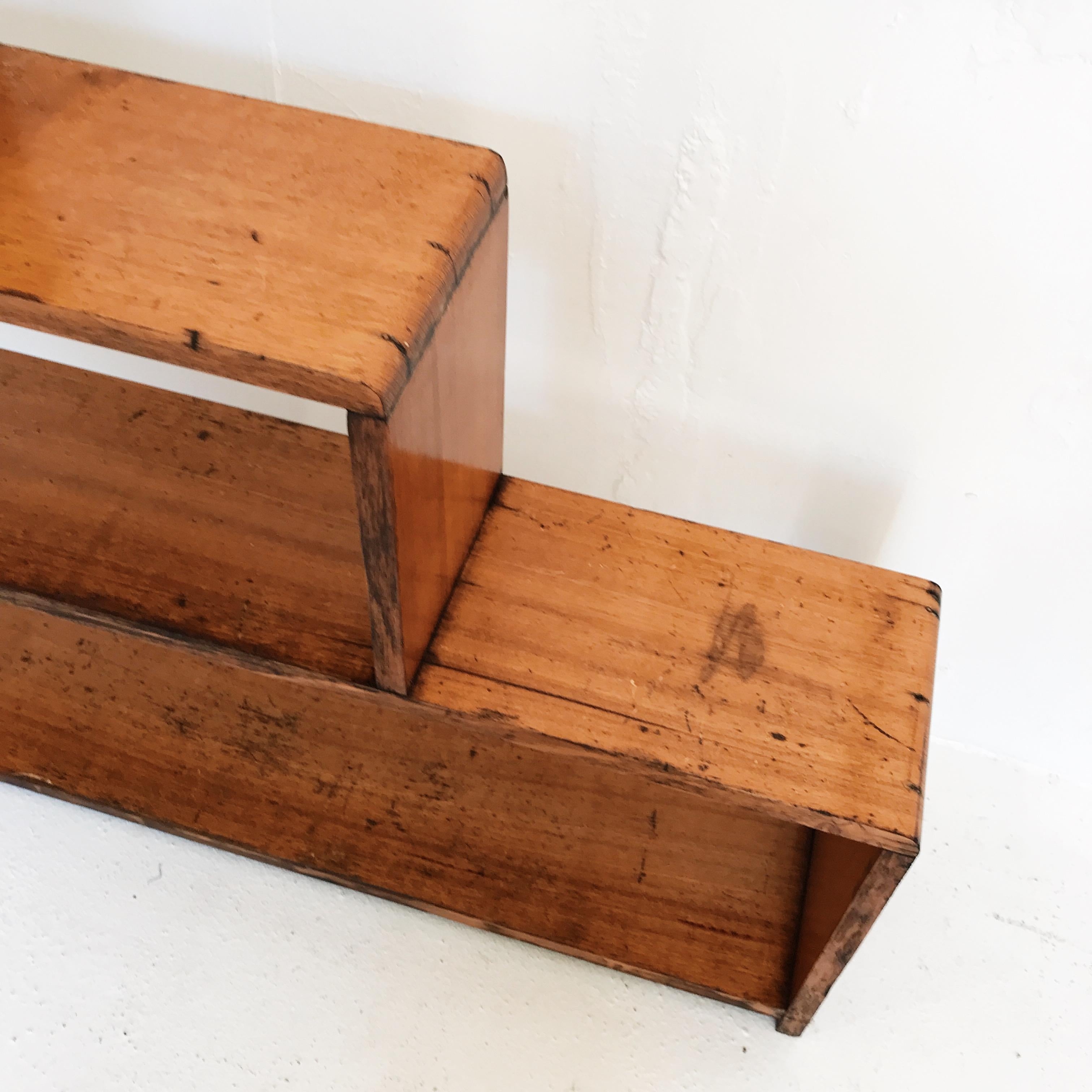 Classic Mid-20th Century Oak Three Step Bookcase and Display Shelves In Distressed Condition In Ettalong Beach, NSW