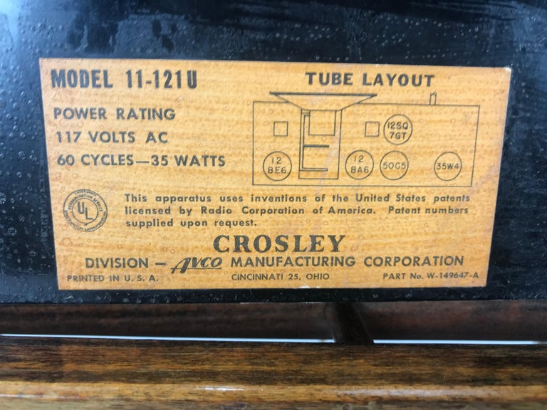 Classic Midcentury Crosley Model 11-122 U 