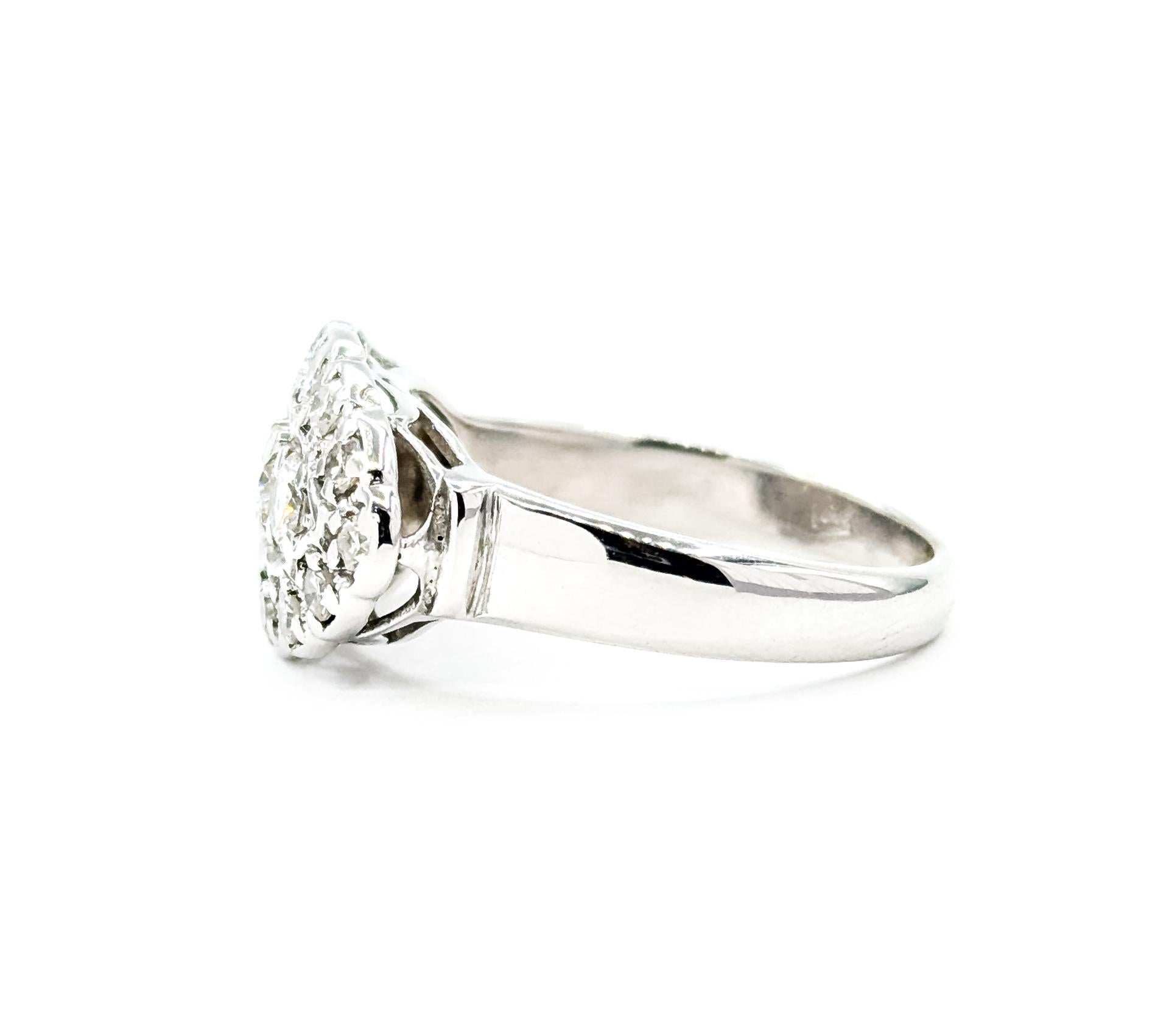Klassischer Diamant-Cluster-Ring aus der Mitte des Jahrhunderts in 14k im Angebot 3