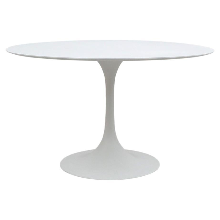 Classic Mid-Century Eero Saarinen Style Tulip Dining Table by Cees Braakman For Sale